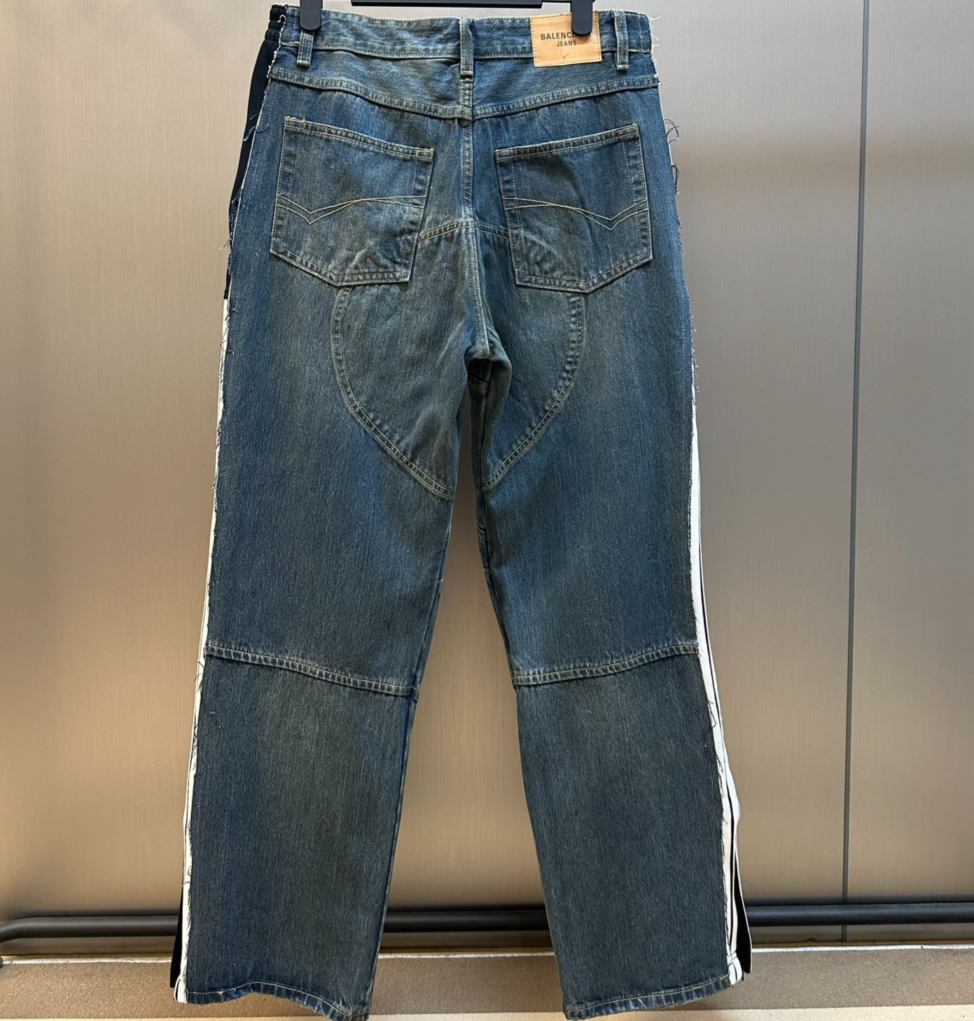 Balenciaga Cut-up Track Pants (831176TSW714011）