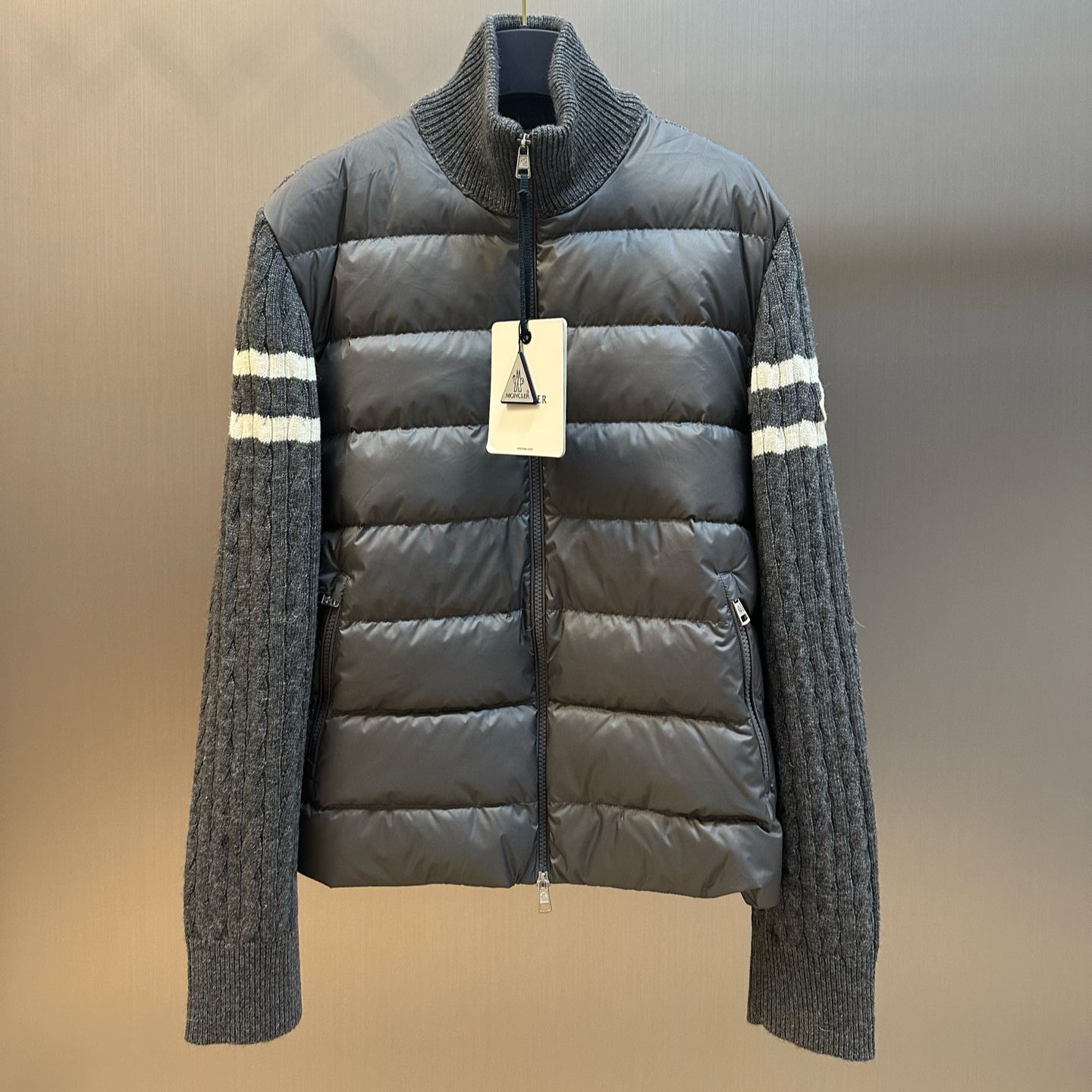 Moncler Padded jacket - Grey（J20919B00013M1115921）