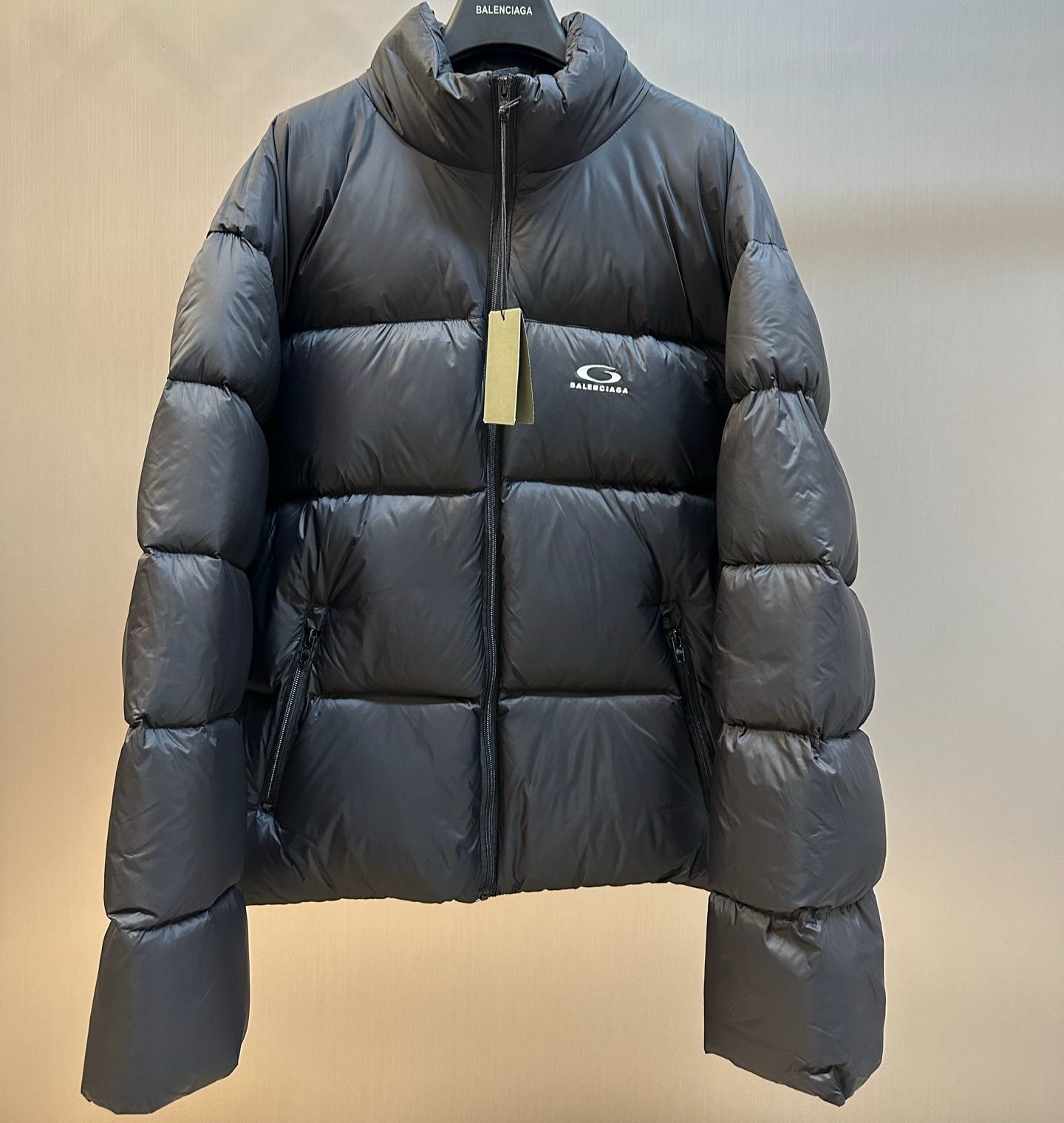 Balenciaga Men's Standard Puffer in Black (852049TNO121000）