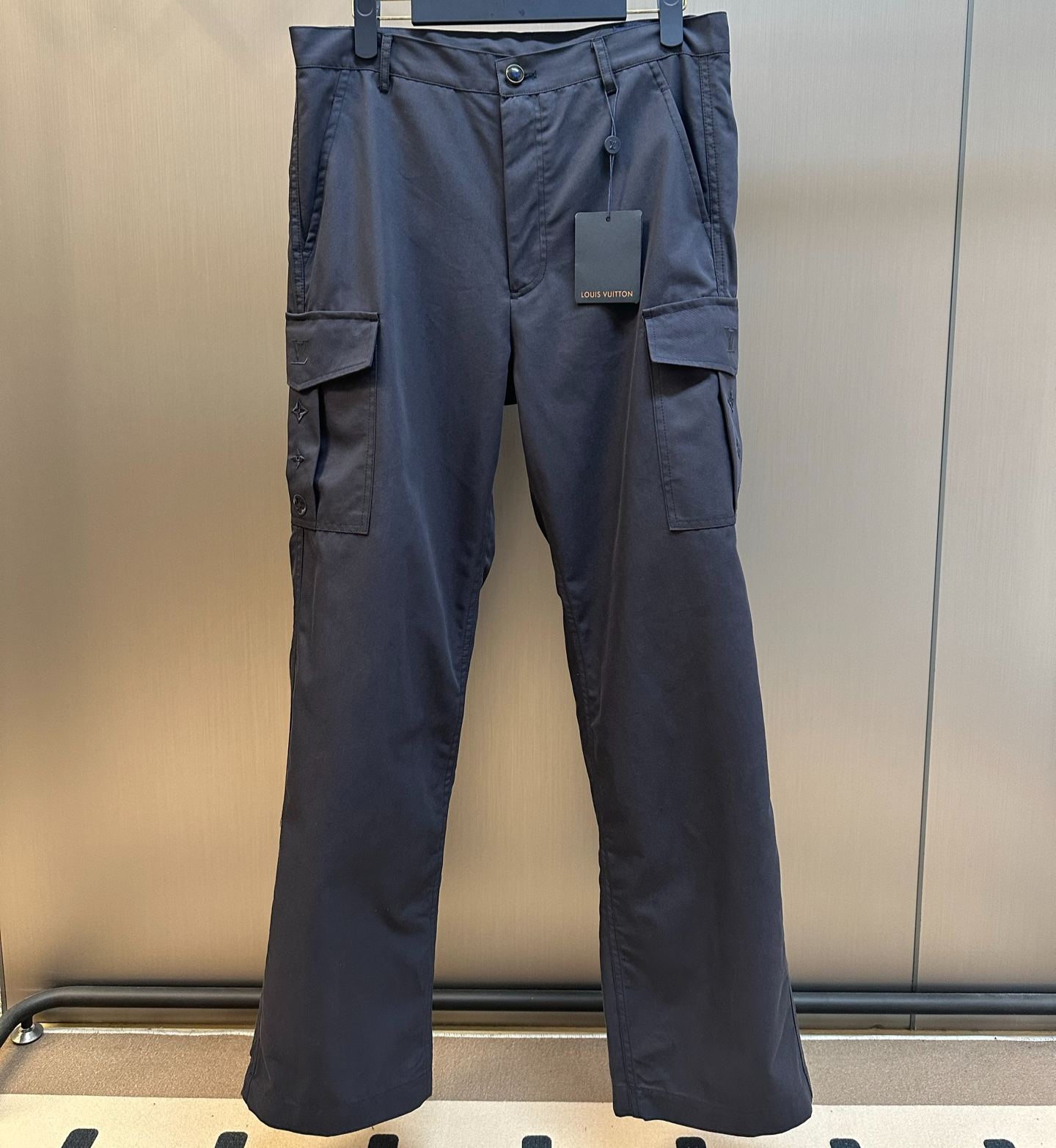 Louis Vuitton Signature Cargo Pants（1AIK62）