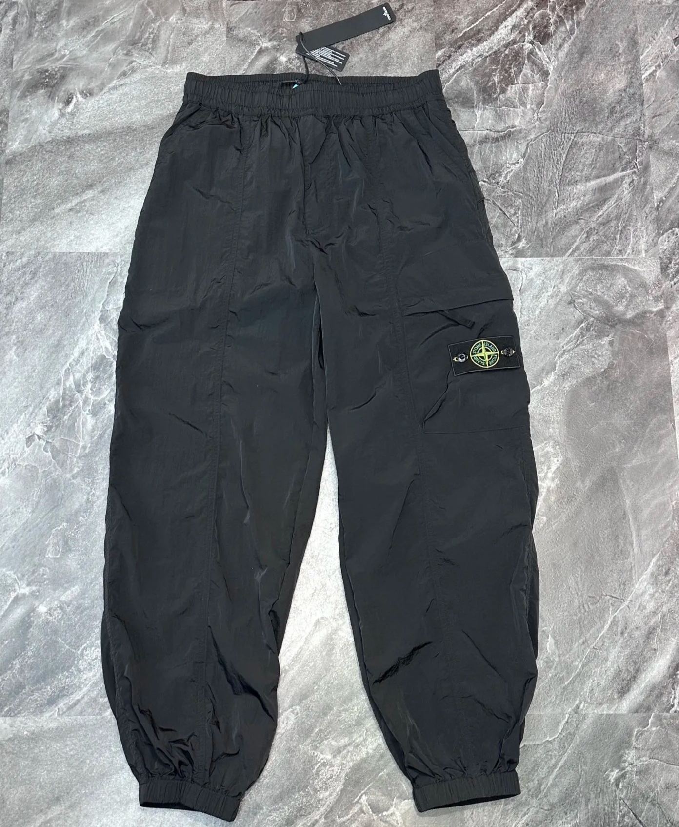 Stone Island Metal Nylon Large Pocket Sweatpants（ST2025124）