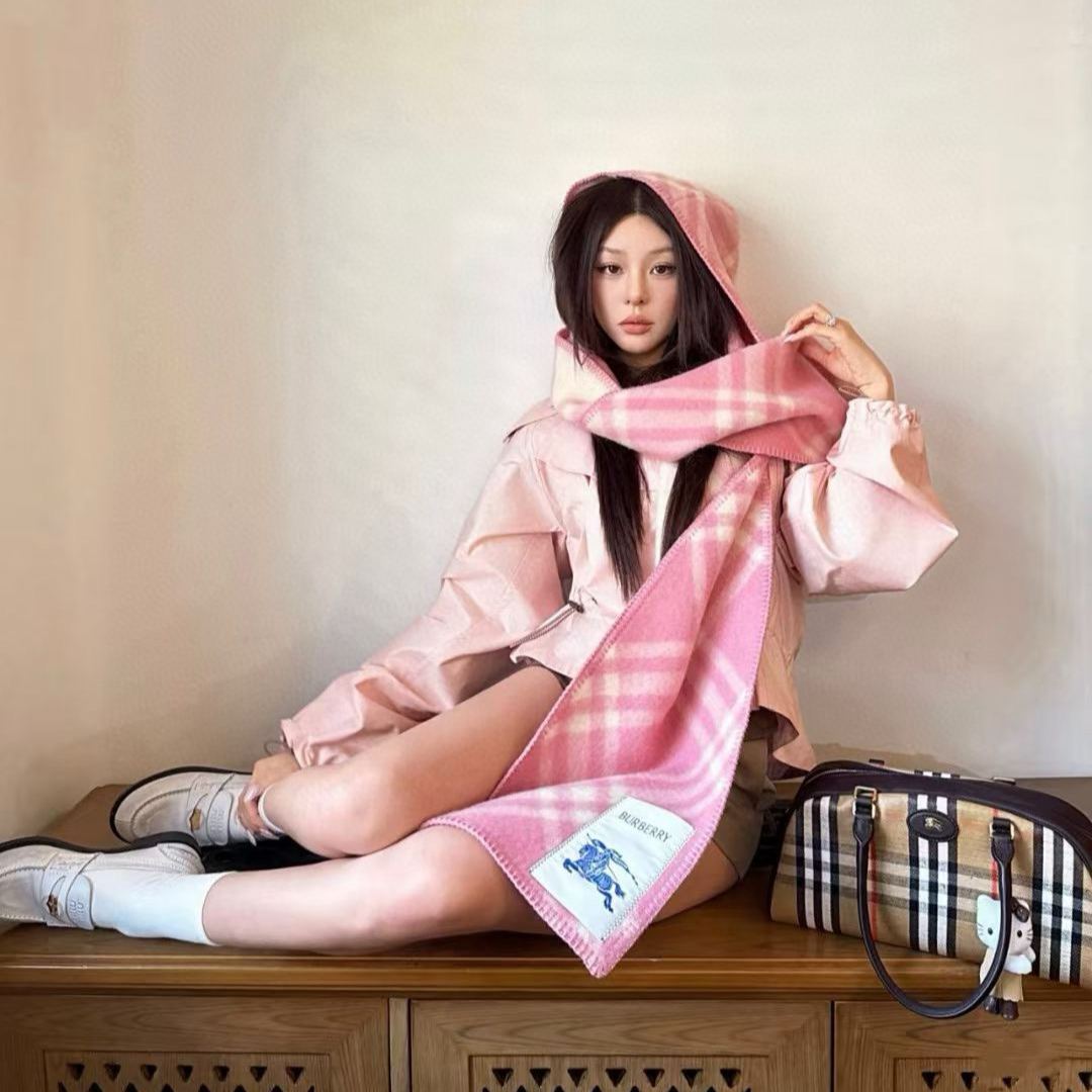 Burberry check wool hooded scarf (honey pink)（81141361）