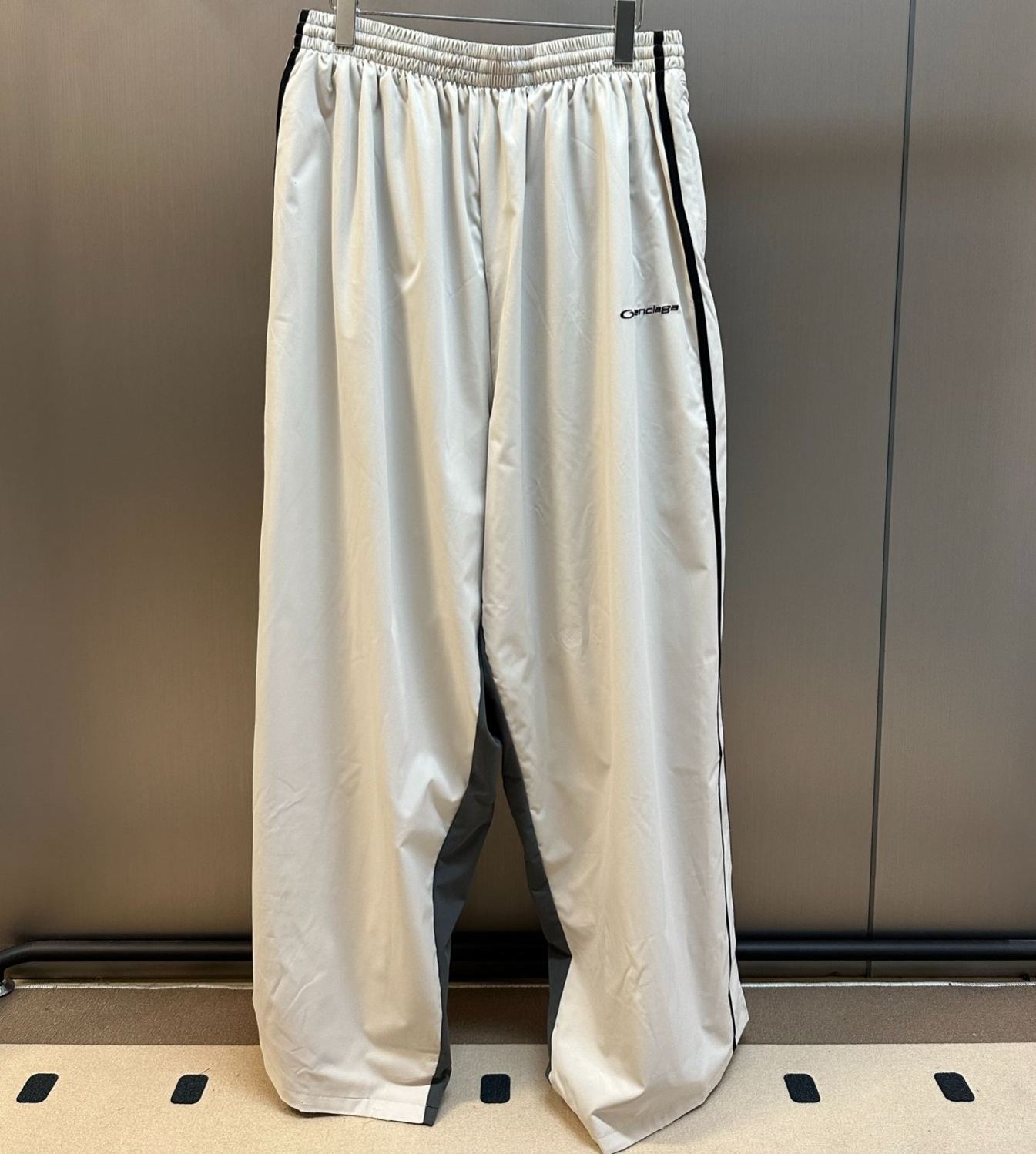 Balenciaga Men's 50/50 Tracksuit Pants in White/grey（831393TRO319000）