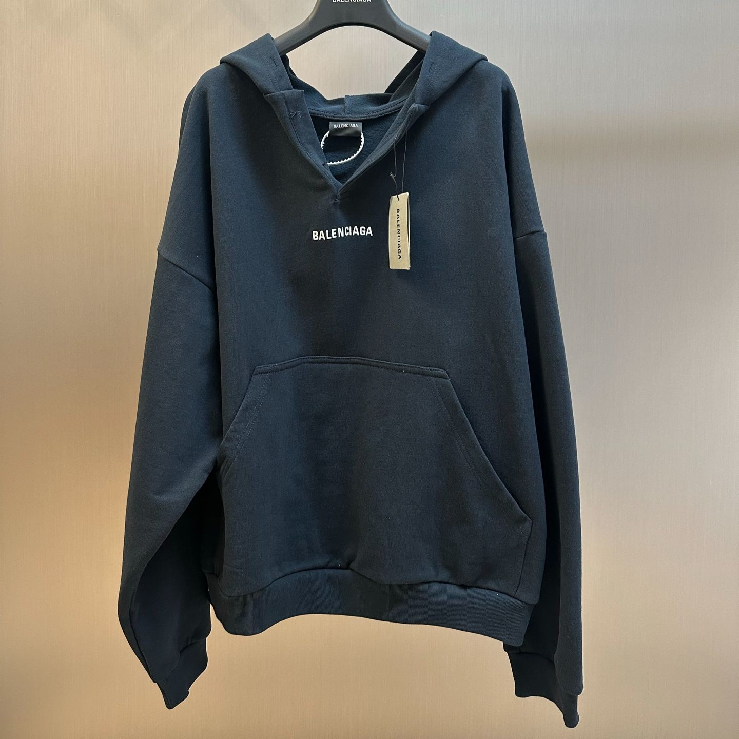 Balenciaga Hooded cotton sweatshirt with kangaroo pocket (827939TTVJ23307）
