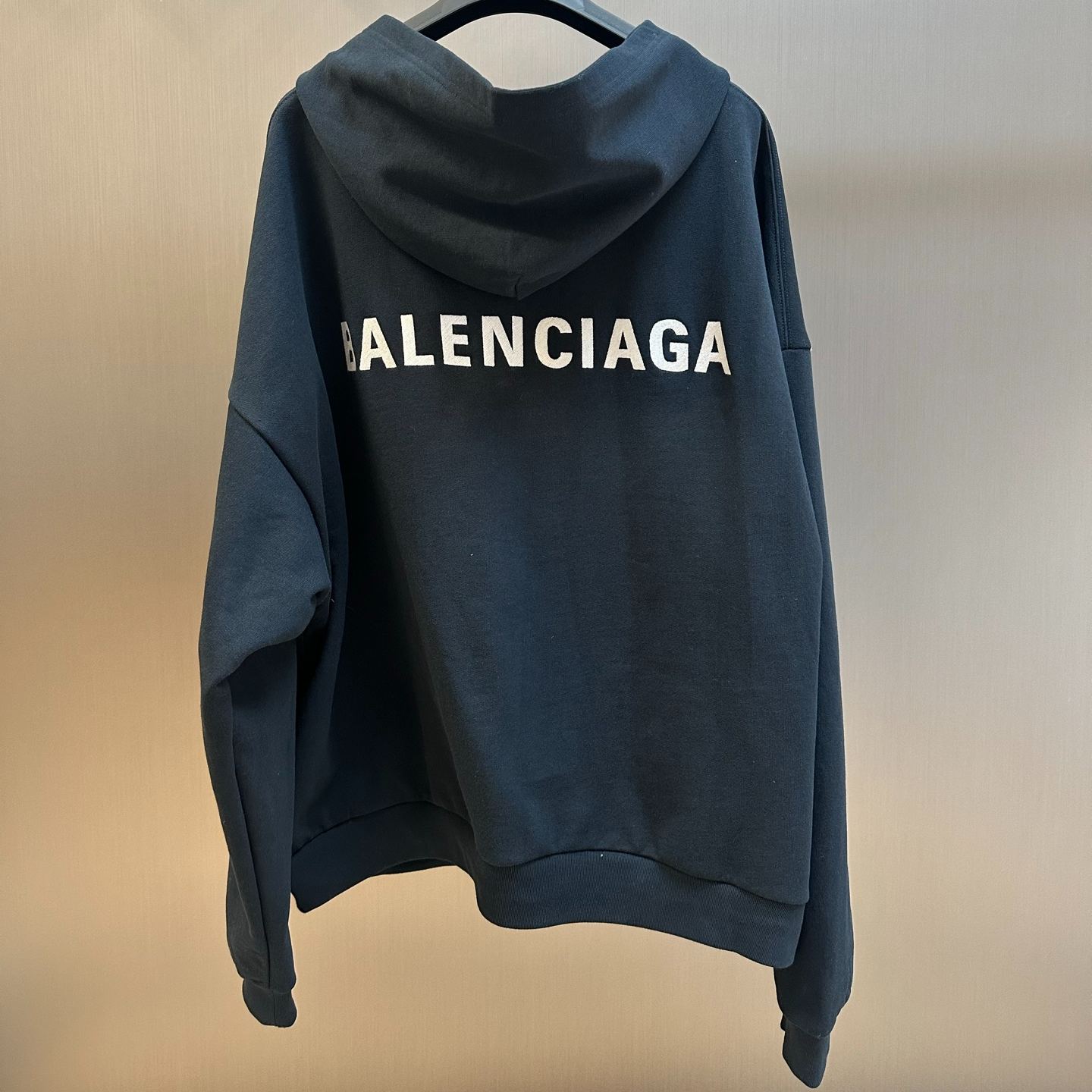 Balenciaga Hooded cotton sweatshirt with kangaroo pocket (827939TTVJ23307）