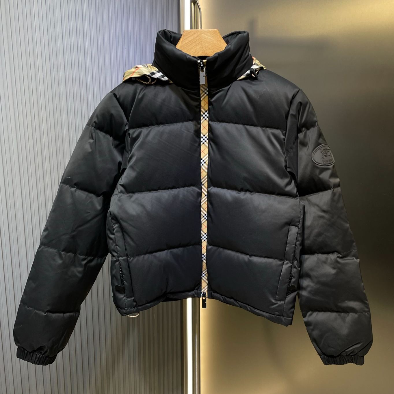 Burberry Ambleside down jacket with check trim（81102501）