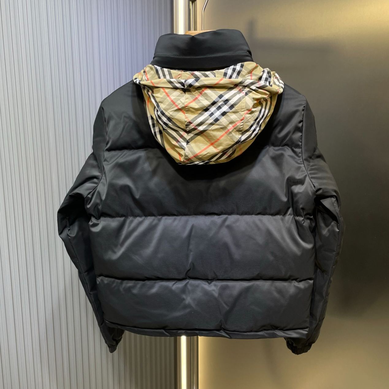 Burberry Ambleside down jacket with check trim（81102501）