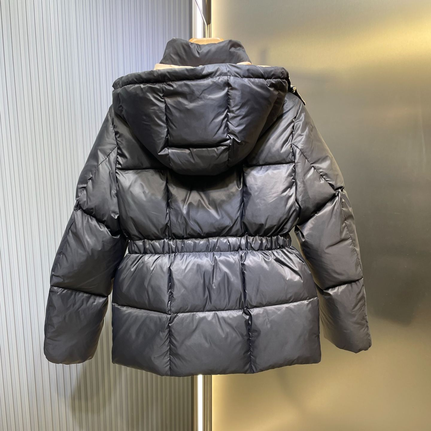 Moncler Agneux Women's Square Quilted Hooded Short Down Jacket（K20931A00145539ZD999）