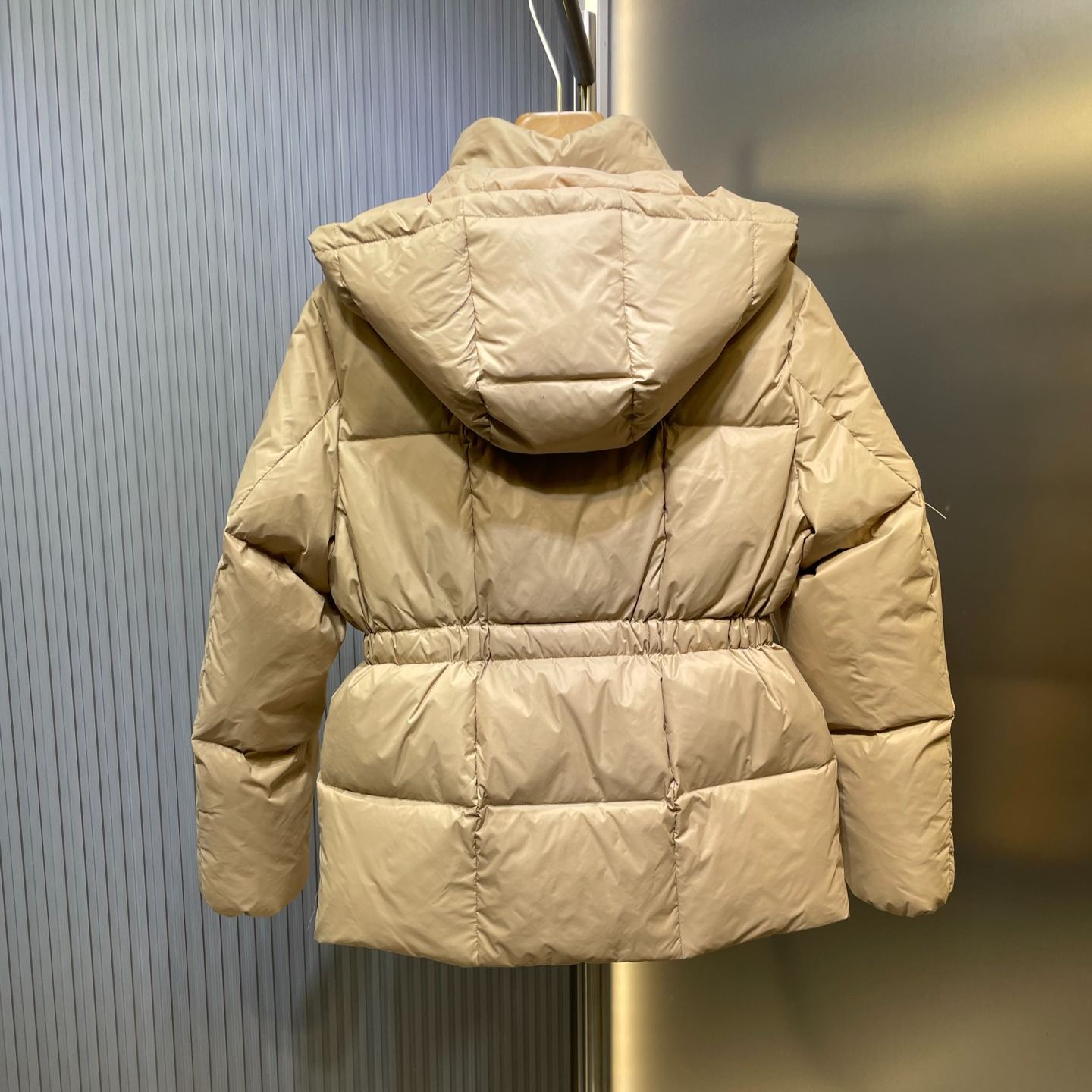 Moncler Agneux Women's Square Quilted Hooded Short Down Jacket（K20931A00145539ZD999）