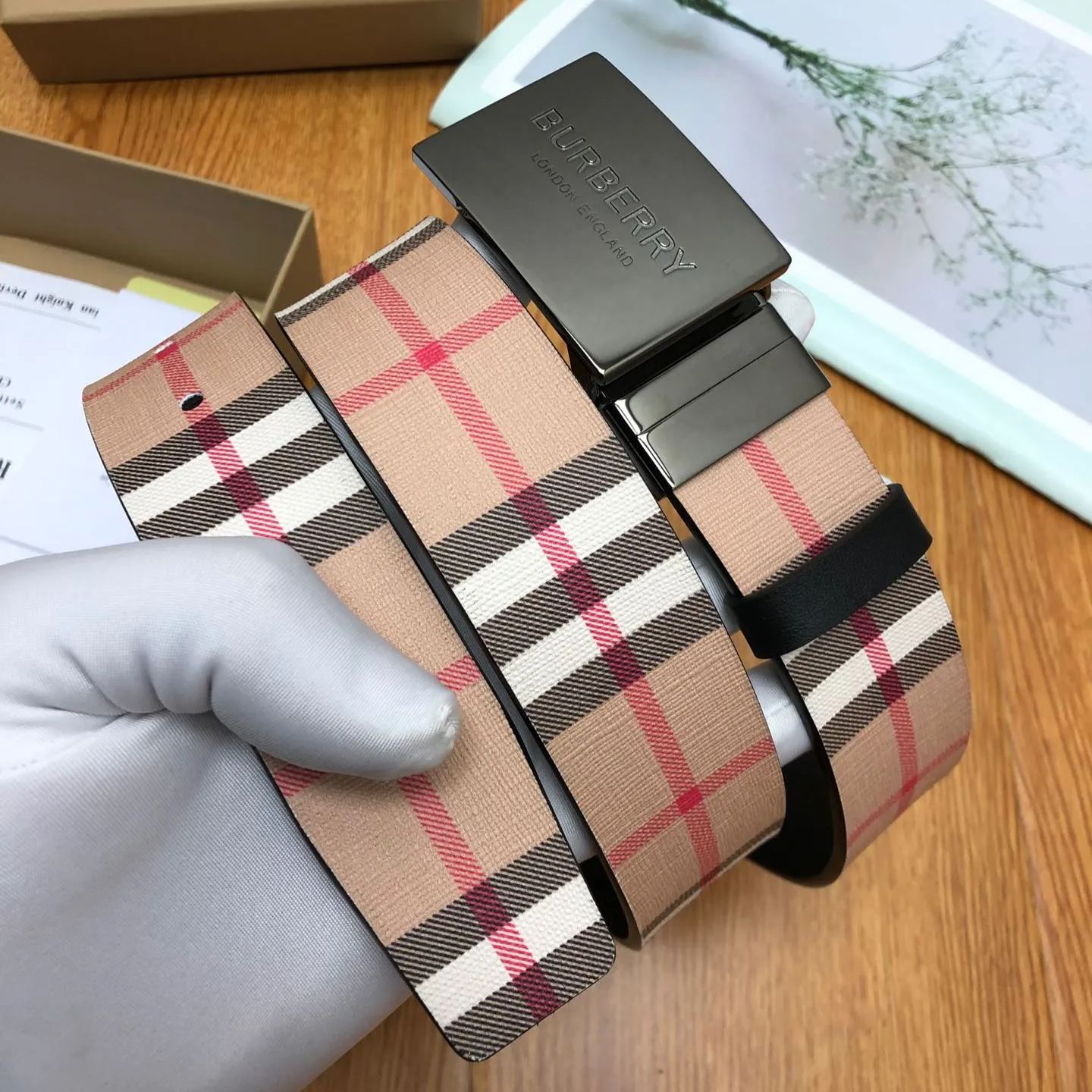 Burberry men's belt in vintage check pattern（80698561）