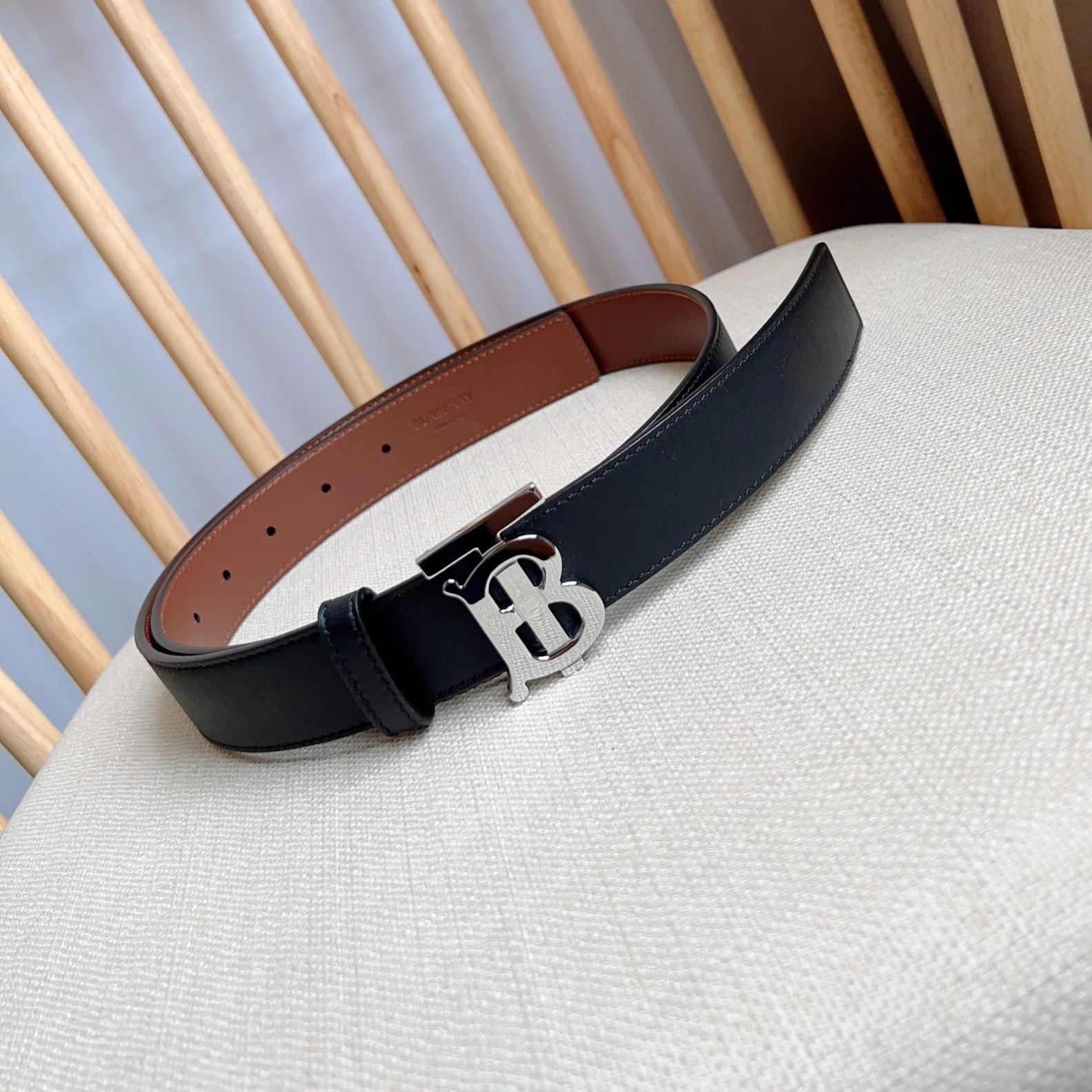 BURBERRY reversible leather belt with TB logo（80525301）