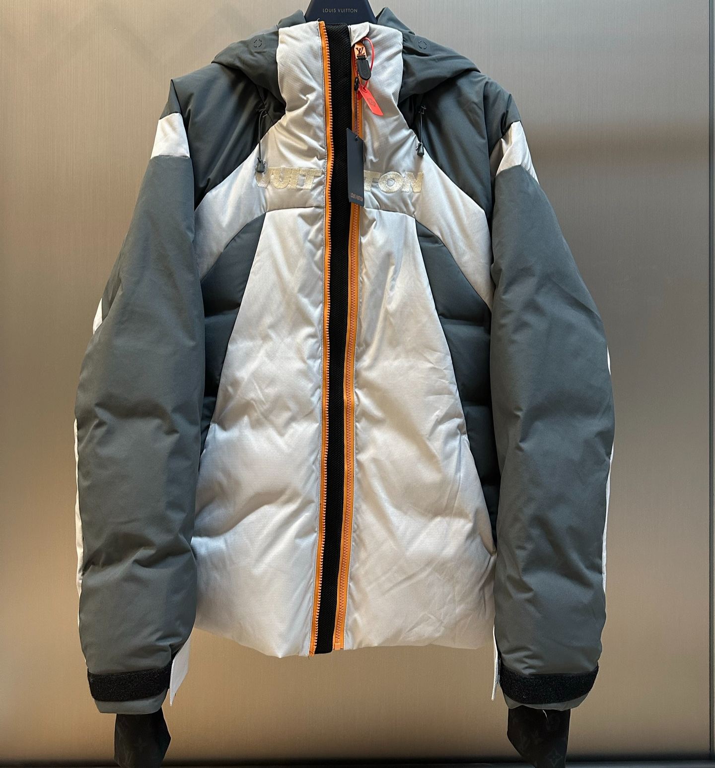 LOUIS VUITTON Functional Down Ski Jacket（1AGIQ4）