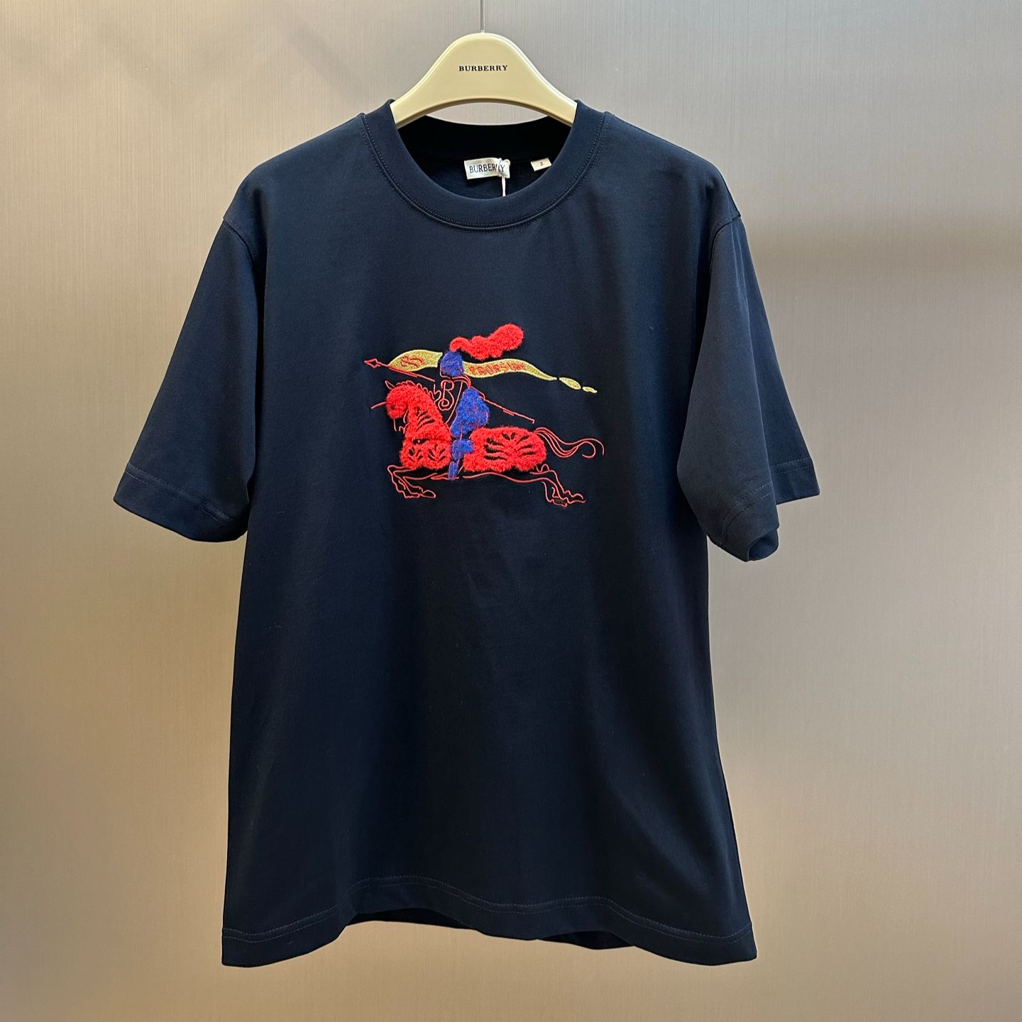 Burberry Equestrian Logo Cotton T-Shirt（81184871）