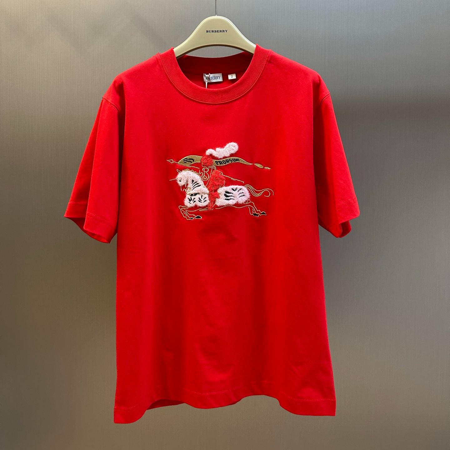 Burberry Equestrian Logo Cotton T-Shirt（81184871）