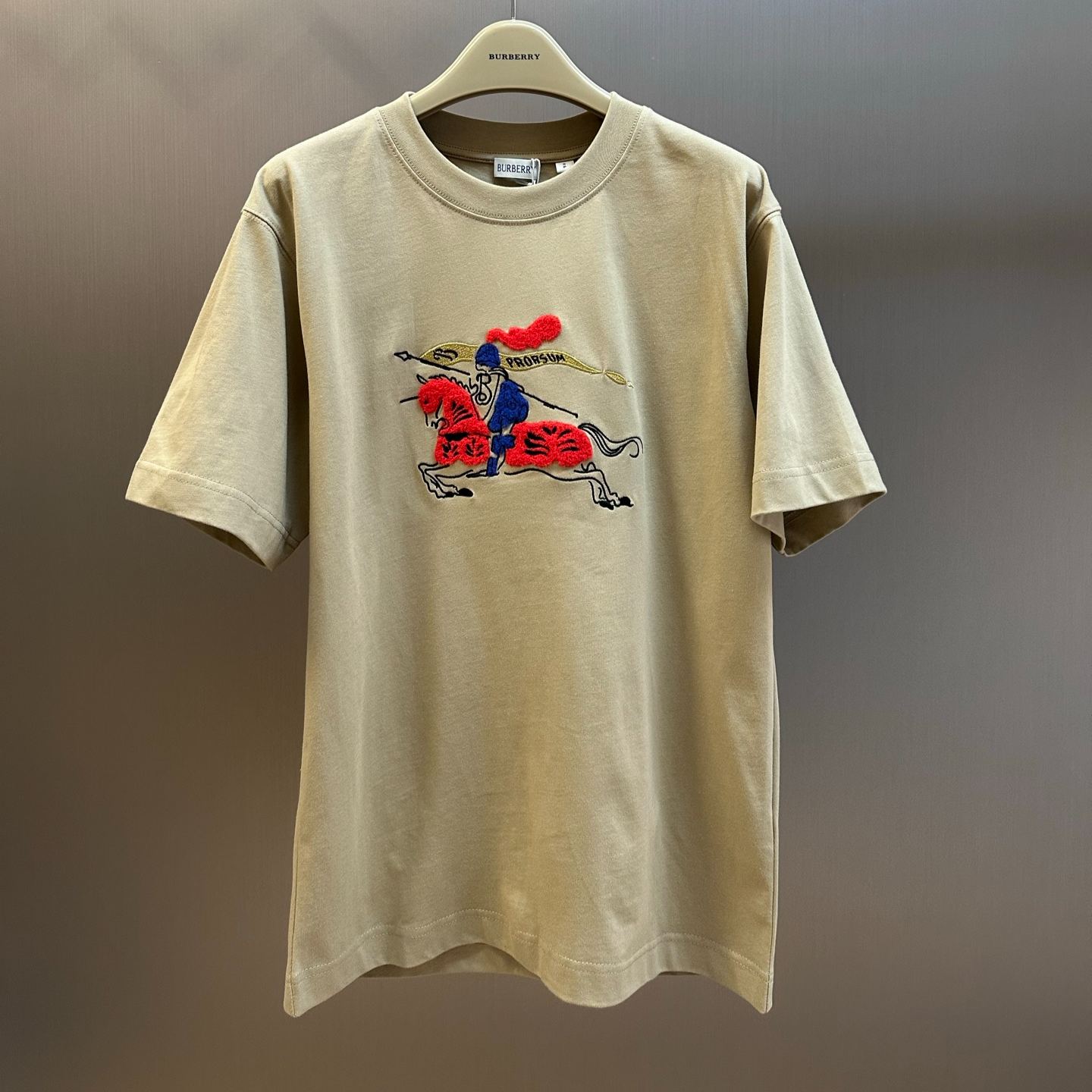 Burberry Equestrian Logo Cotton T-Shirt（81184871）