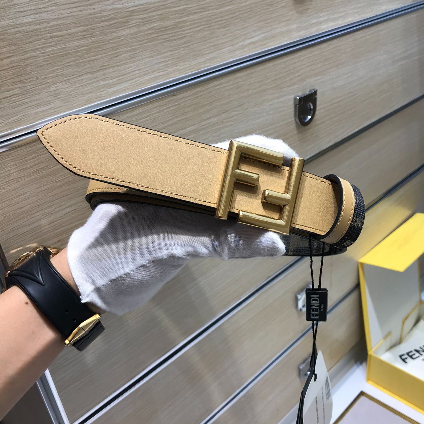 FENDI FF belt-reversible belt in beige leather and FF fabric（8C0686ANH7F1L2K）