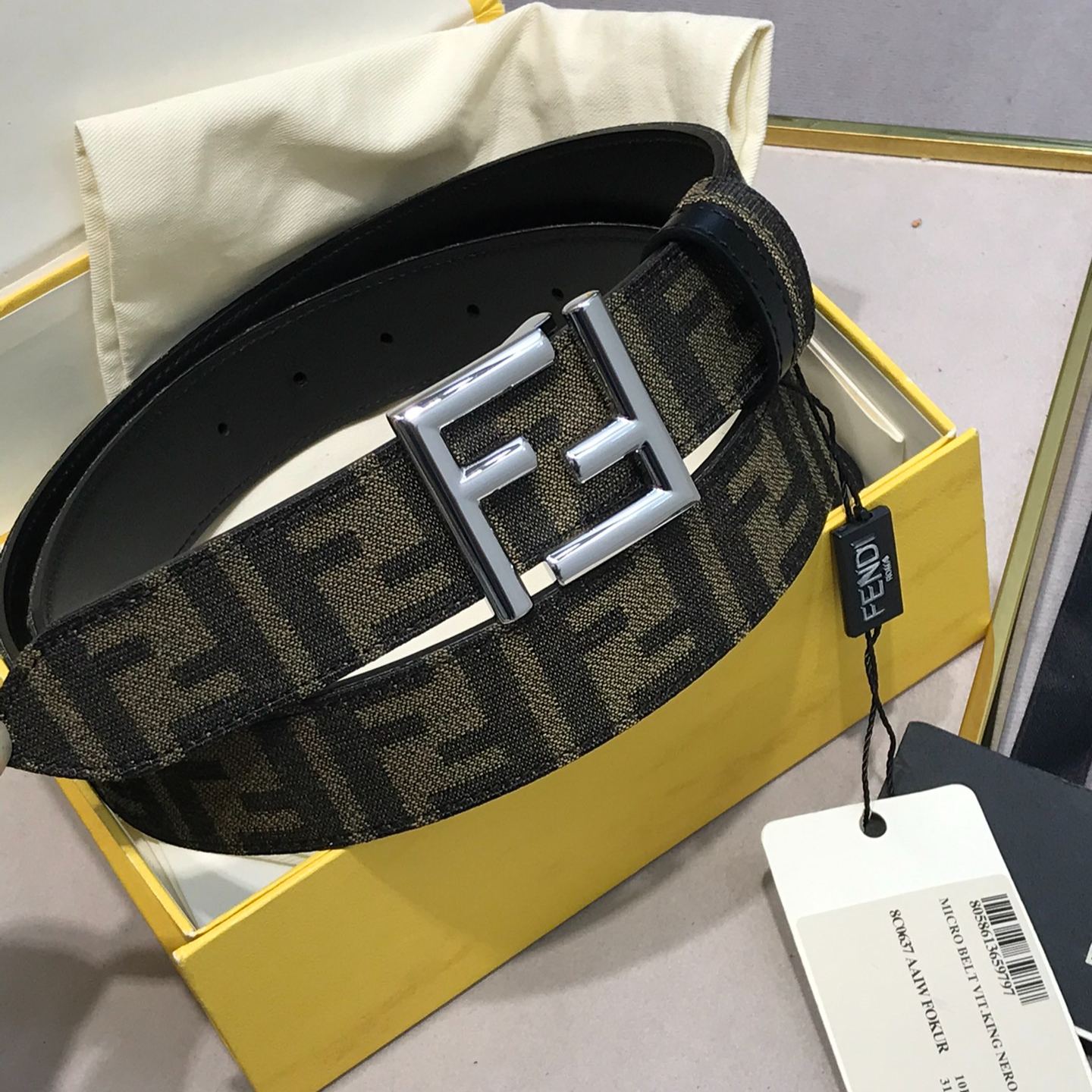 FENDI FF Reversible Belt, made of black leather and FF fabric（8C0686ANH7F1L2J）