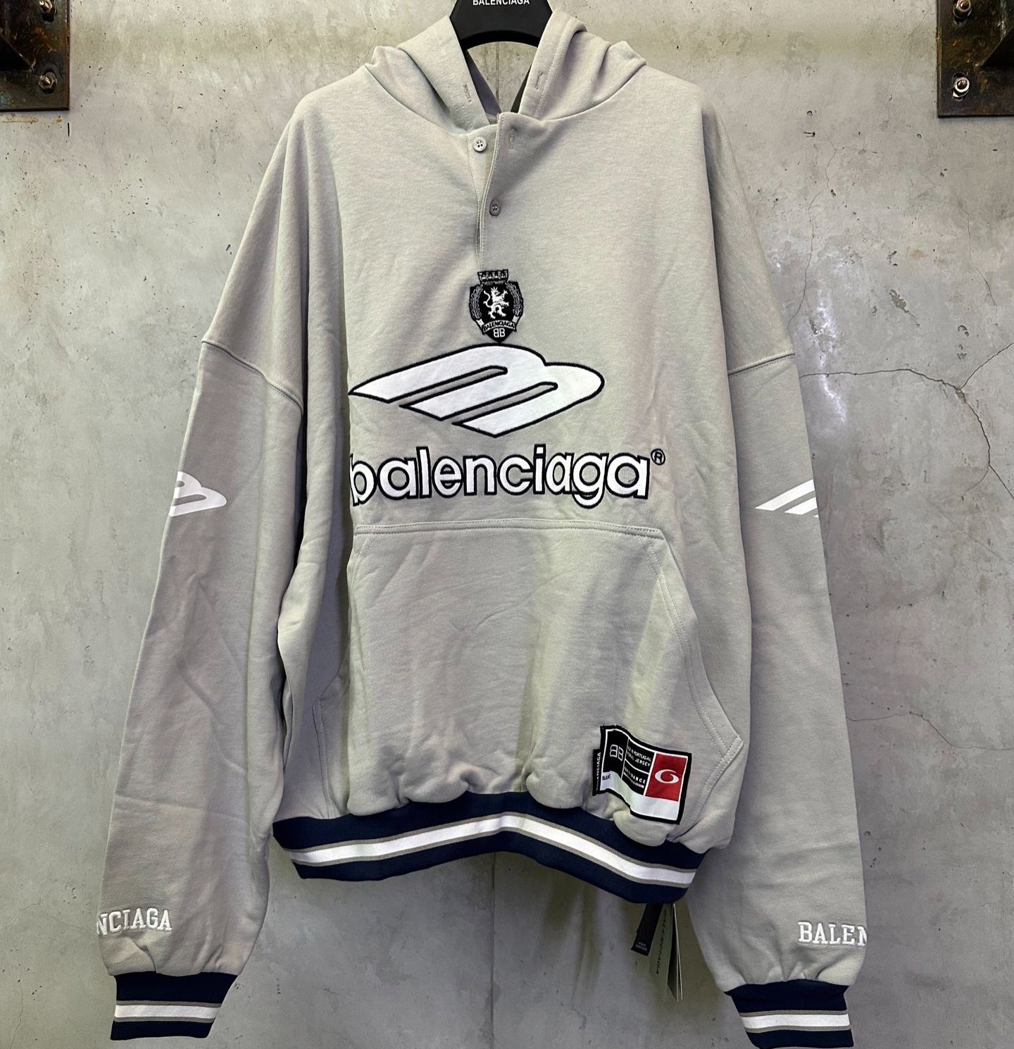 Balenciaga 3B Football Polo Hoodie (827939TTVQ81461）