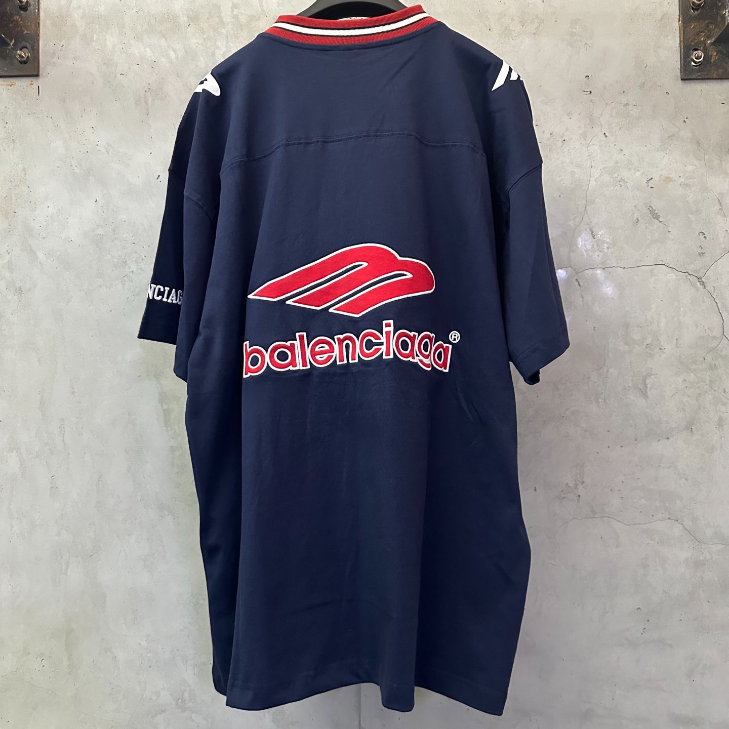 Balenciaga3B Football V-neck T-shirt Oversized (857086TTVQ64030）