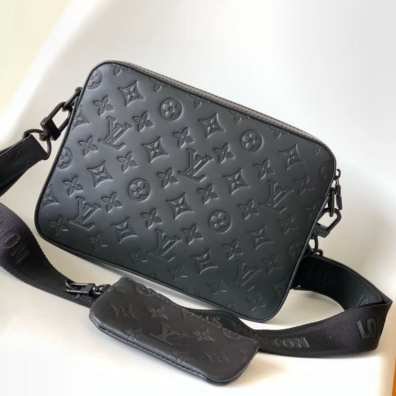 Louis Vuitton Men's Duo Shoulder Crossbody Bag（M69827）