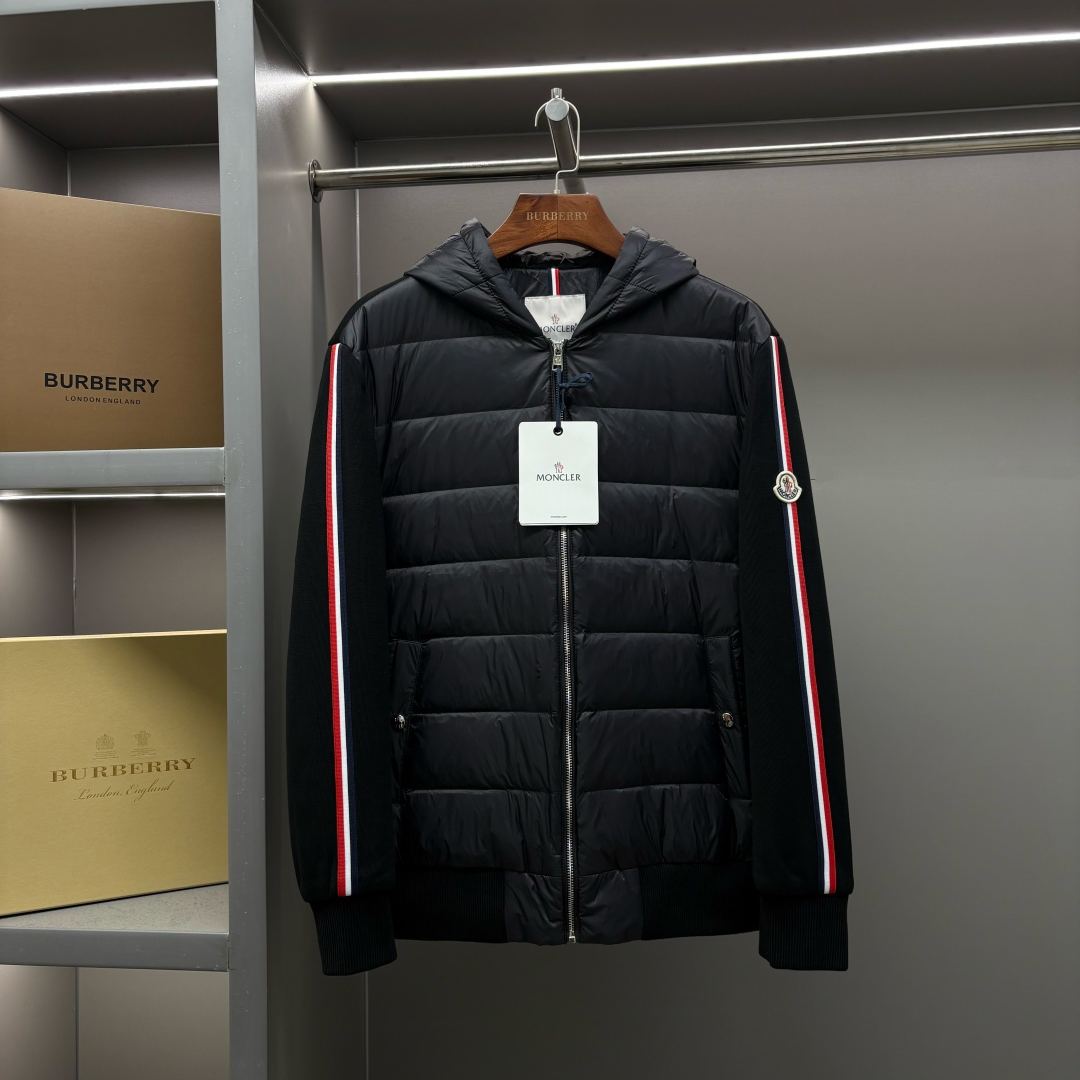 MONCLER Lightweight Down Knit Jacket with Hooded Icon Patch（J20919B00022M1131999）