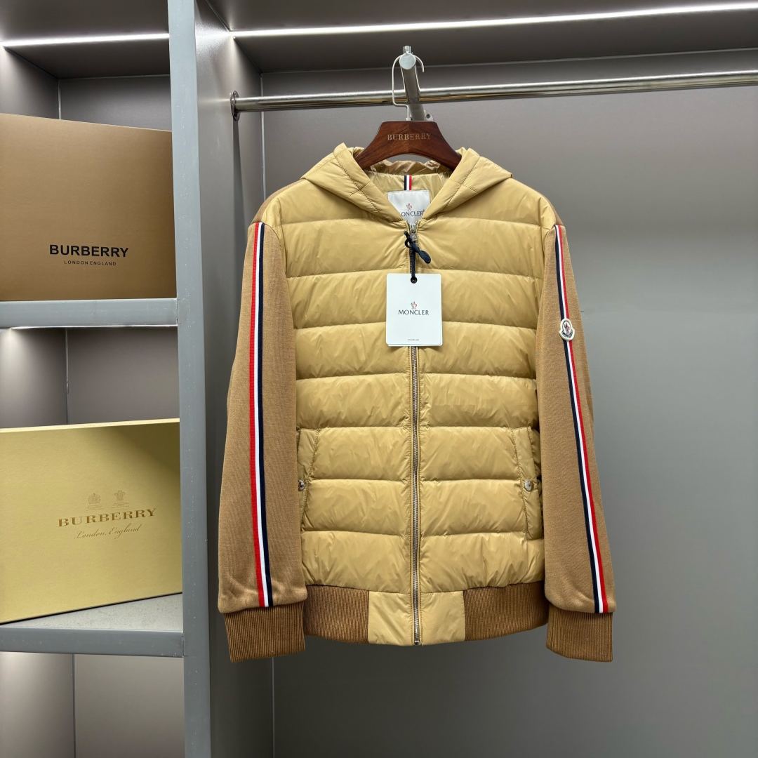 MONCLER Lightweight Down Knit Jacket with Hooded Icon Patch（J20919B00022M1131999）