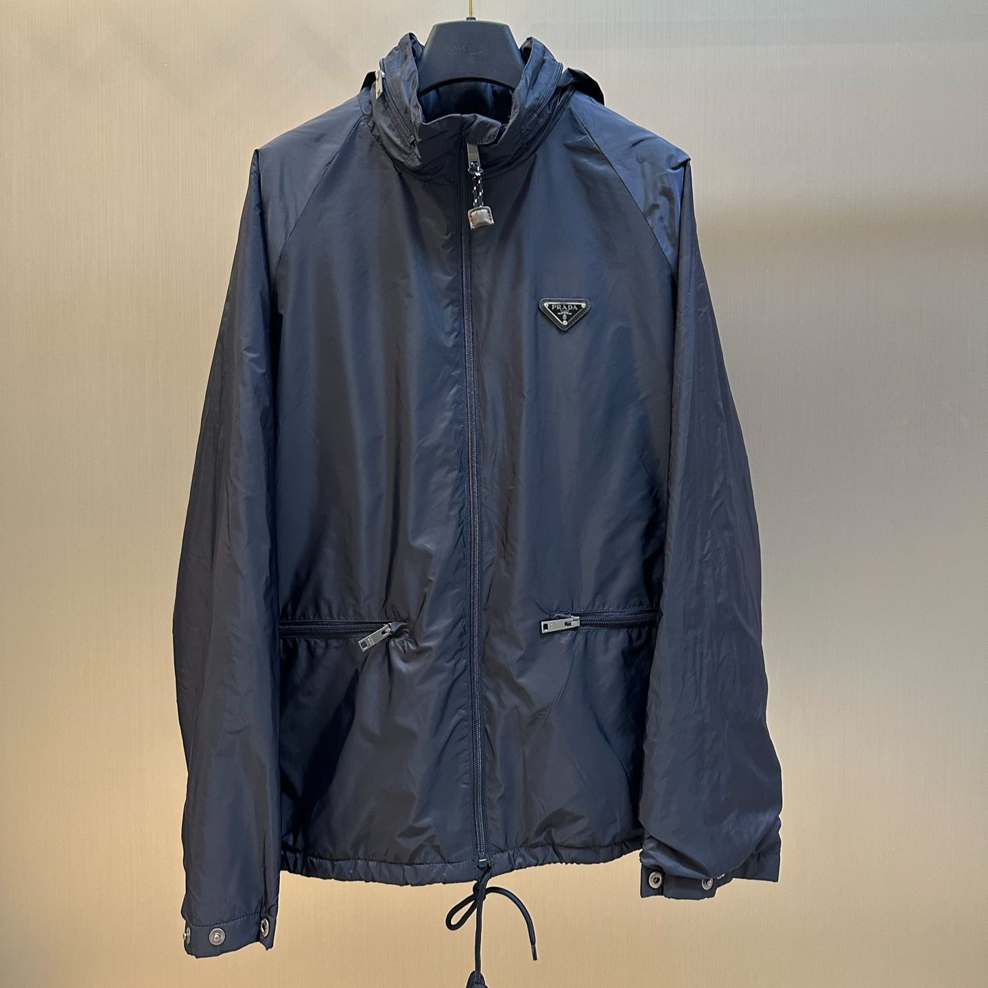 Prada Hooded Re-Nylon jacket (UMF146SOOO18DYF0002）