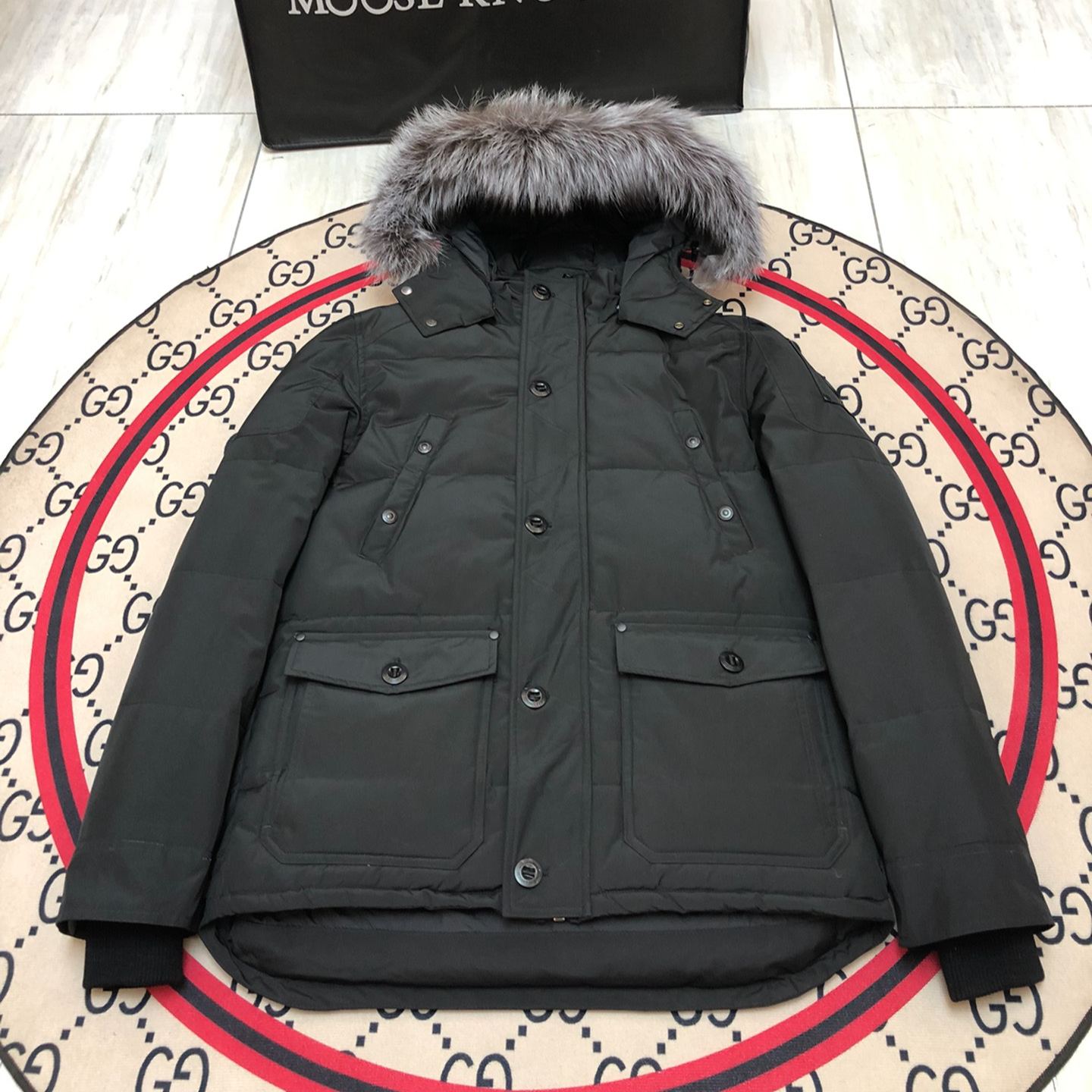 Moose Knuckles Onyx Round Island Jacket (M39MJ122-217）