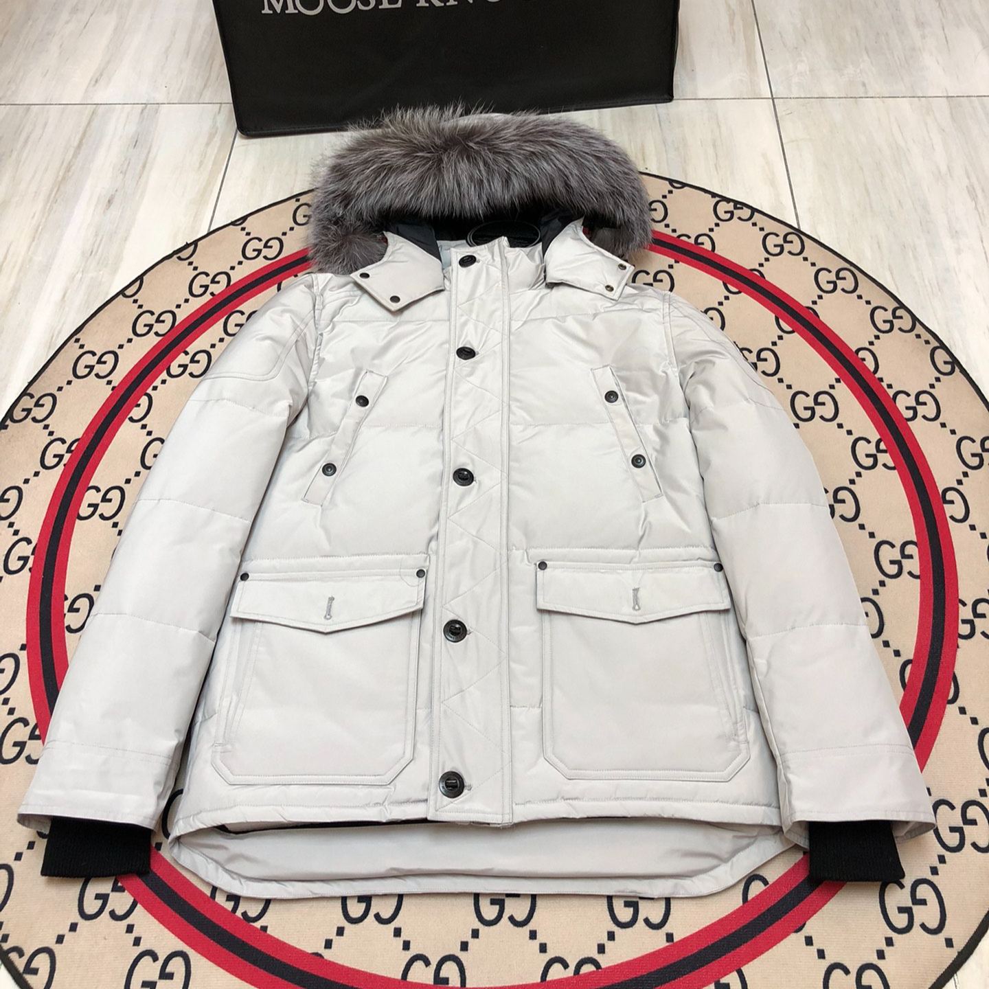 Moose Knuckles Onyx Round Island Jacket (M39MJ122-217）