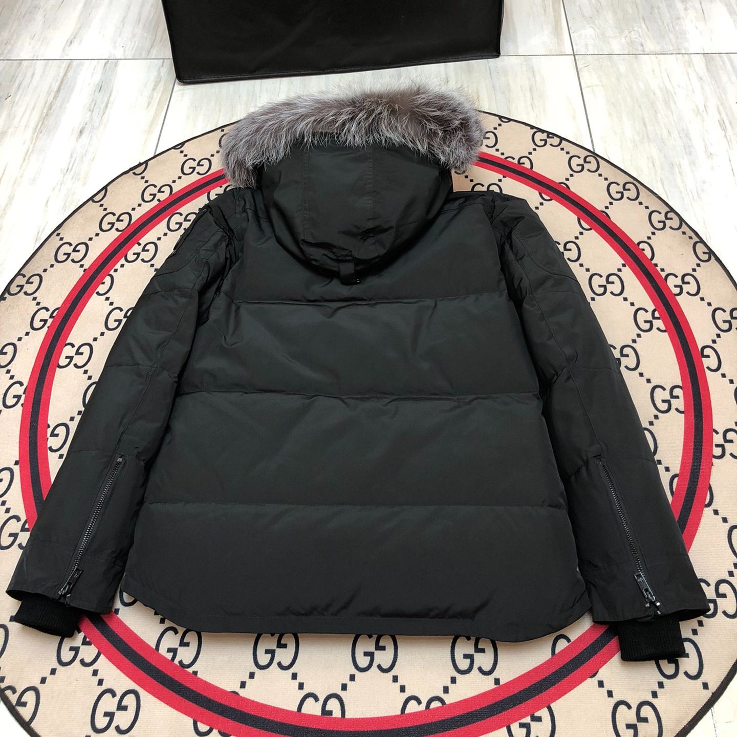 Moose Knuckles Onyx Round Island Jacket (M39MJ122-217）