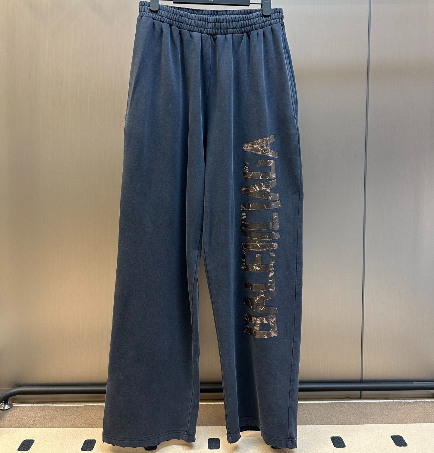 BALENCIAGA Transparent Tape Baggy Pants (846917TTVE79374）