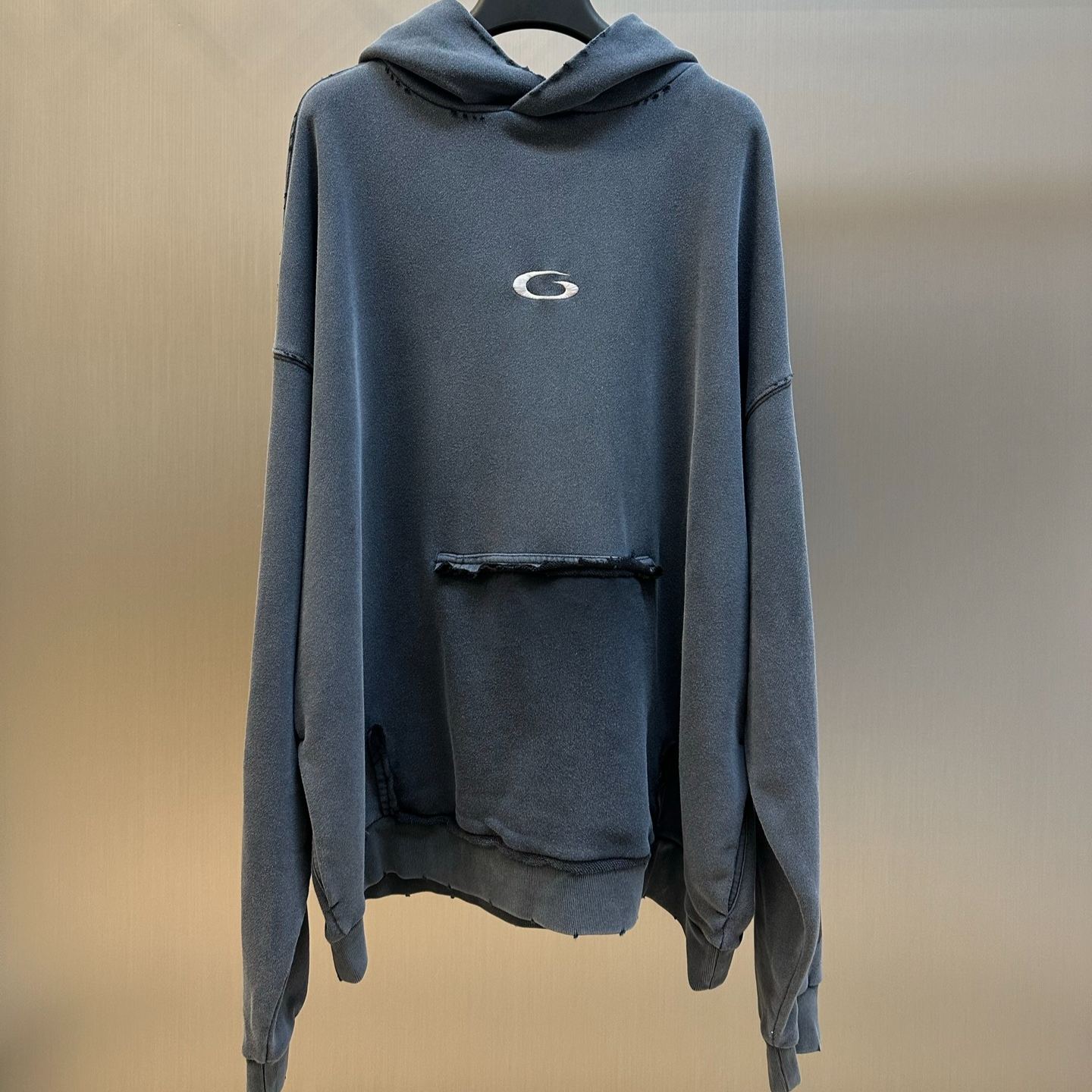 BALENCIAGA Transparent Tape Ripped Pocket Hooded Sweatshirt (744441TTVE69374）