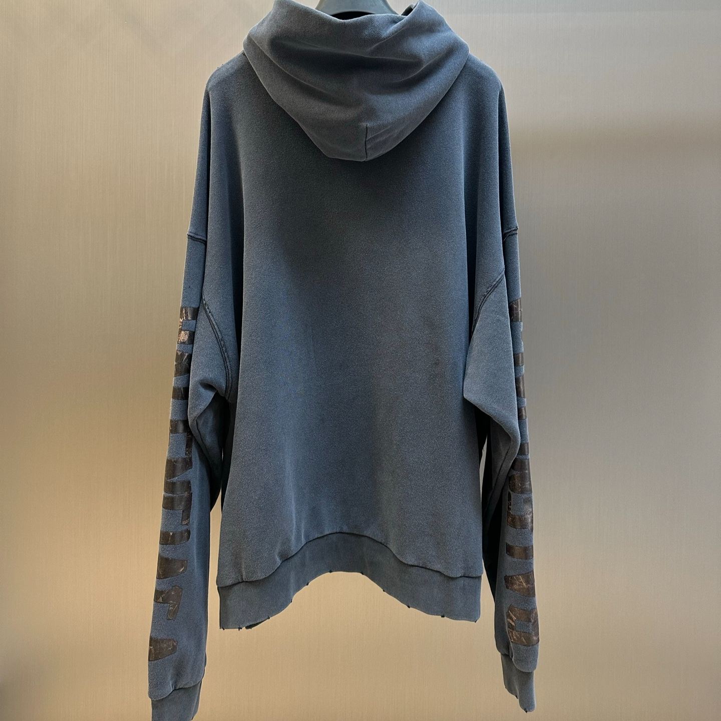 BALENCIAGA Transparent Tape Ripped Pocket Hooded Sweatshirt (744441TTVE69374）