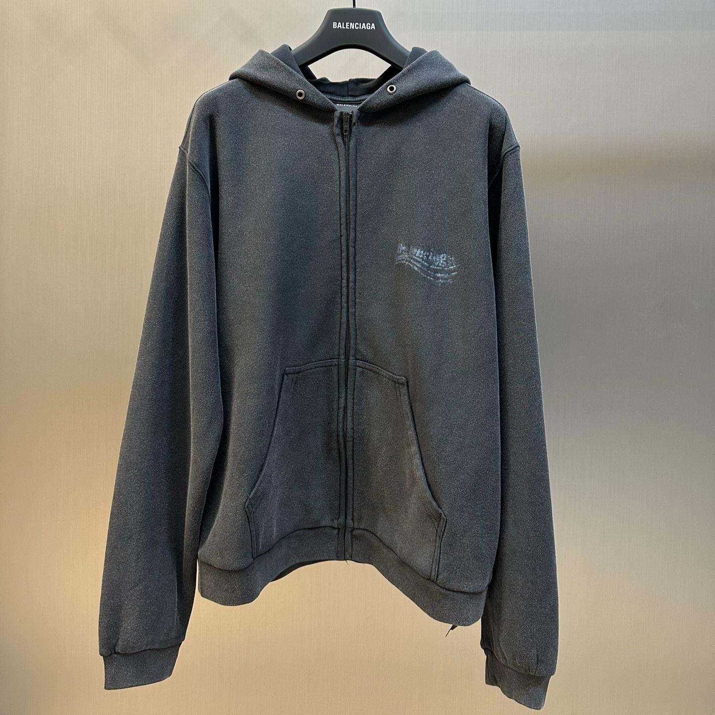Balenciaga faded black regular fit zip-up hoodie (851236TTVD91055）