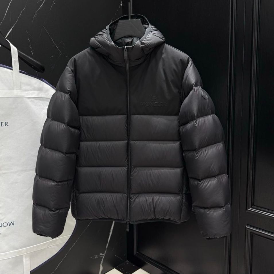 MONCLER Black Veumont Men's Hooded Short Down Jacket（K10911A00028597YD999）