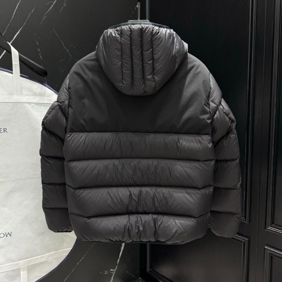 MONCLER Black Veumont Men's Hooded Short Down Jacket（K10911A00028597YD999）