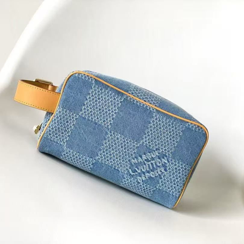 Louis Vuitton Locker Dopp Kit clutch bag (N40753）