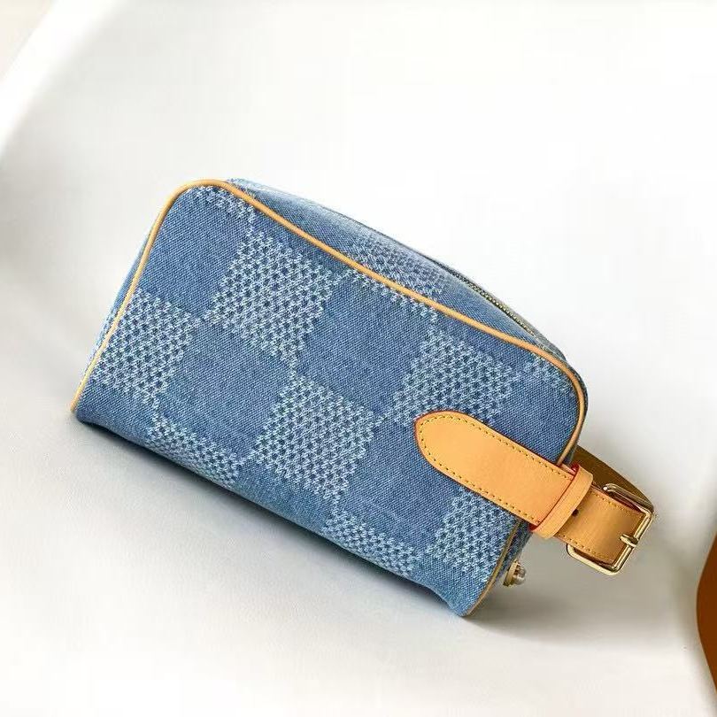 Louis Vuitton Locker Dopp Kit clutch bag (N40753）