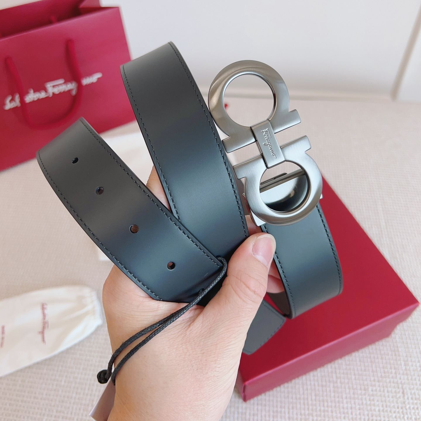 FERRAGAMO Simple Black Leather Belt（0464231675542017）