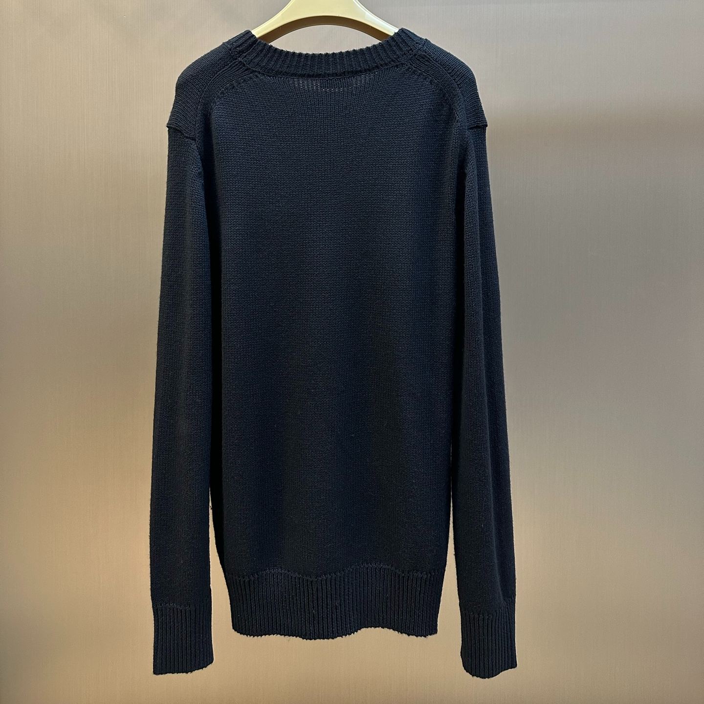 Burberry cross-stitched equestrian logo wool-blend knit sweater（81185971）