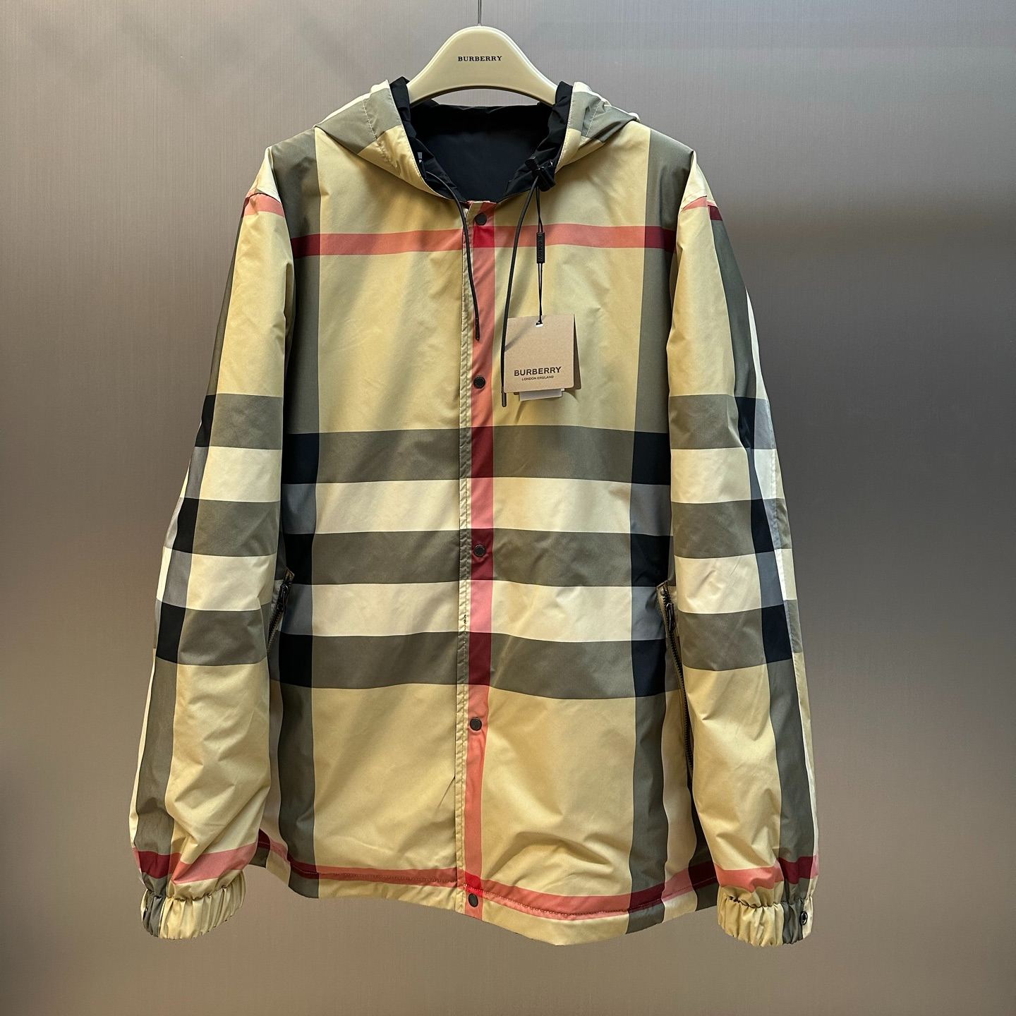 Burberry Men's ReversibleHooded Jacket "Black"（80434031）