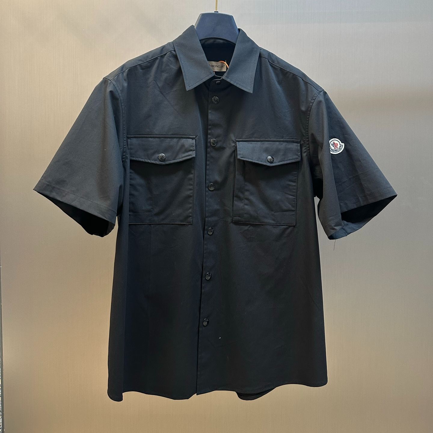 MONCLER logo patch short sleeve shirt（K20912F00008598QH）