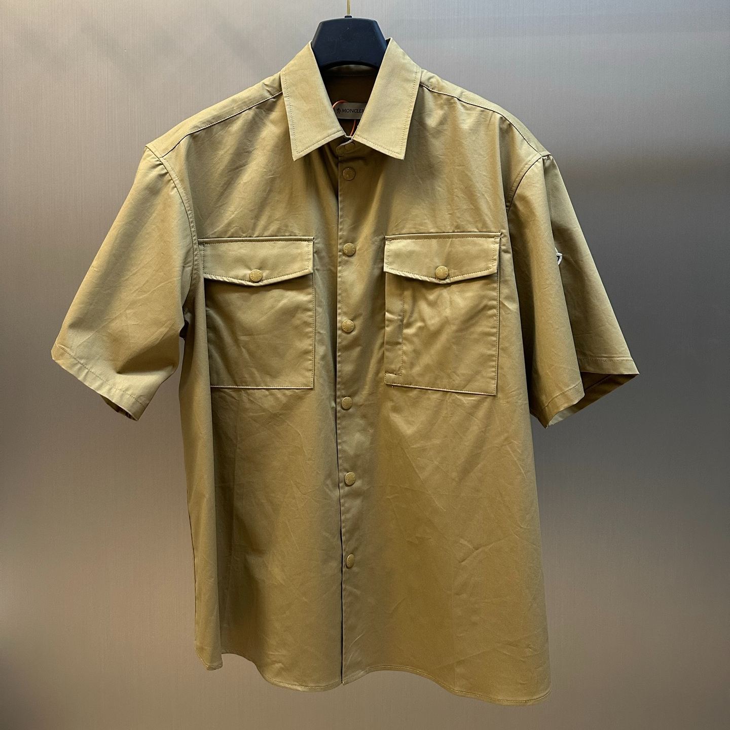 MONCLER logo patch short sleeve shirt（K20912F00008598QH）