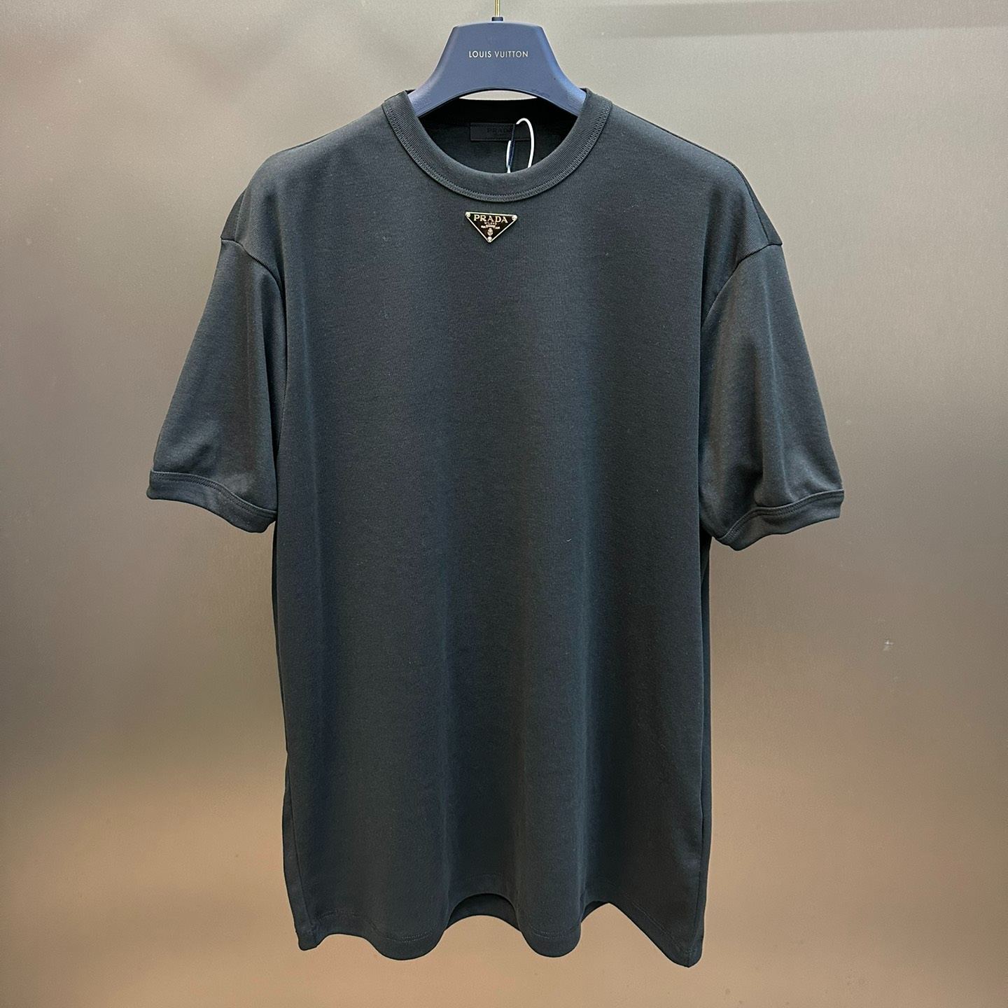 Prada triangle-logo cotton T-shirt (UJN824-11ZM-F1000-S-223）