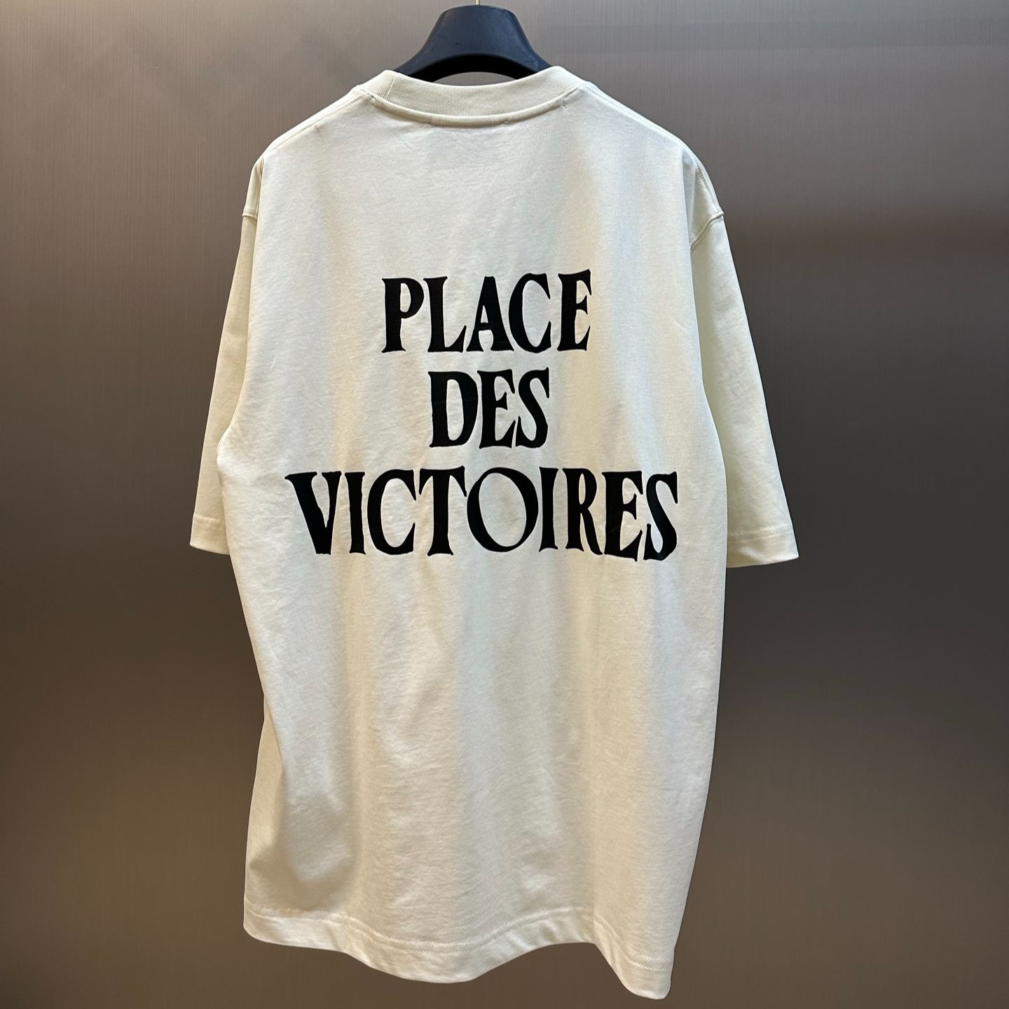 AMI PARIS SS26 PLACE DES VICTOIRS TEE（UTS387726）