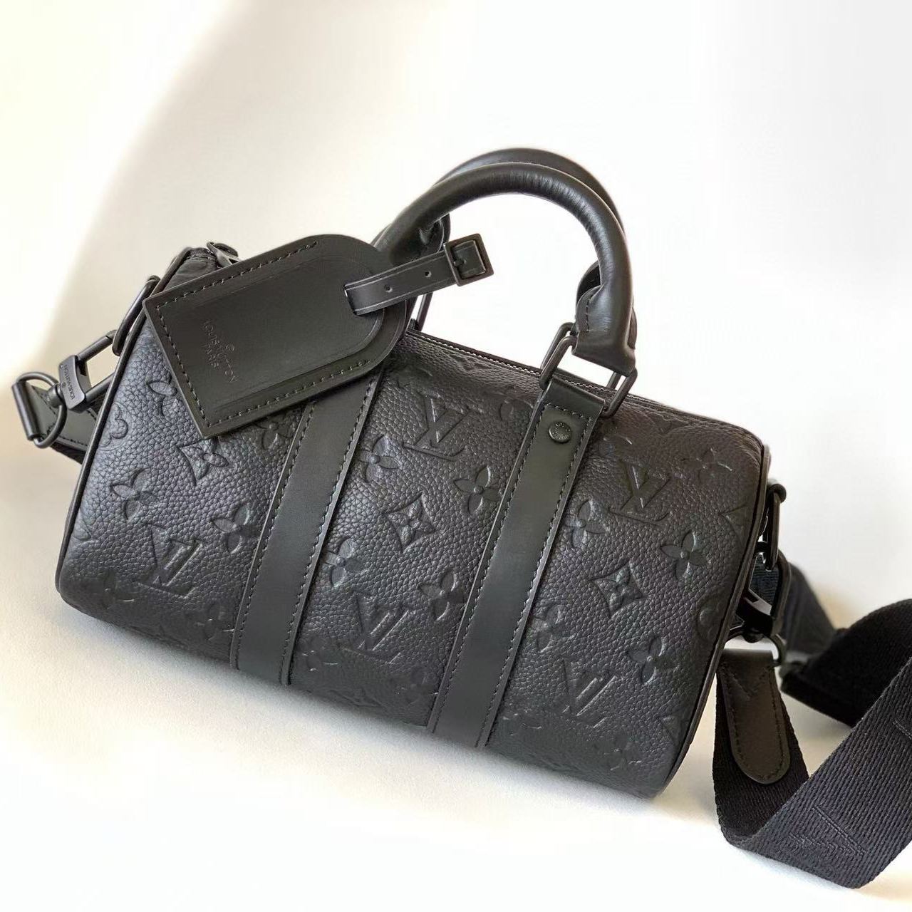Louis Vuitton Keepall Bandouliere 25 Taurillon Monogram Leather "Noir"（M20900）
