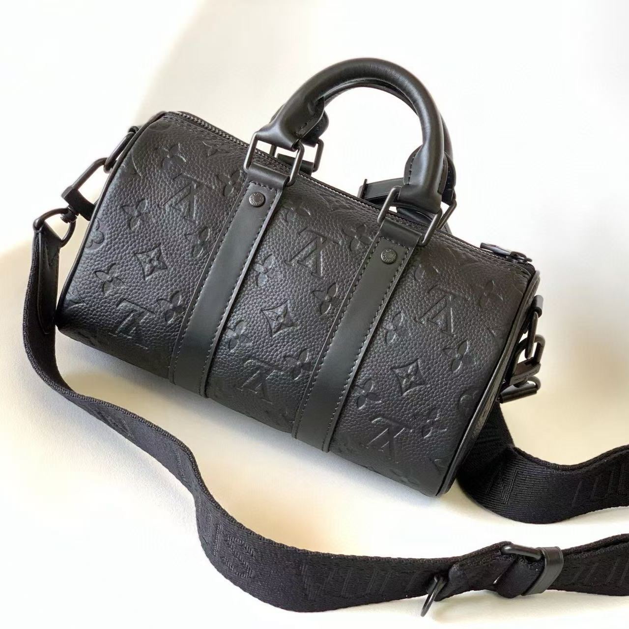 Louis Vuitton Keepall Bandouliere 25 Taurillon Monogram Leather "Noir"（M20900）