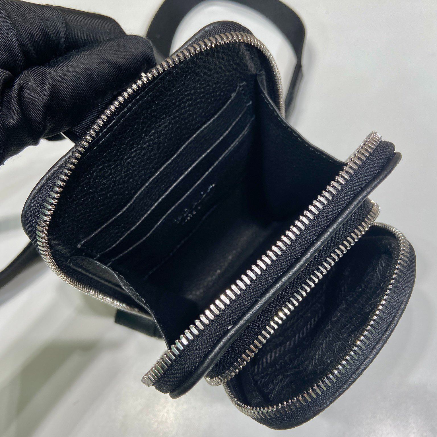 Prada Black Leather Smartphone Case (2ZH195_2BBE_F0002)