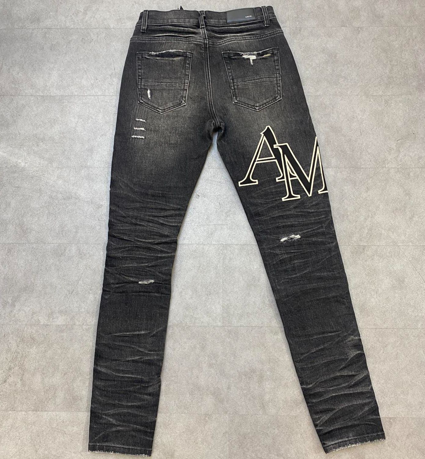 AMIRI jeans with a distressed finish, embroidered logo on the side (ADS050-033）