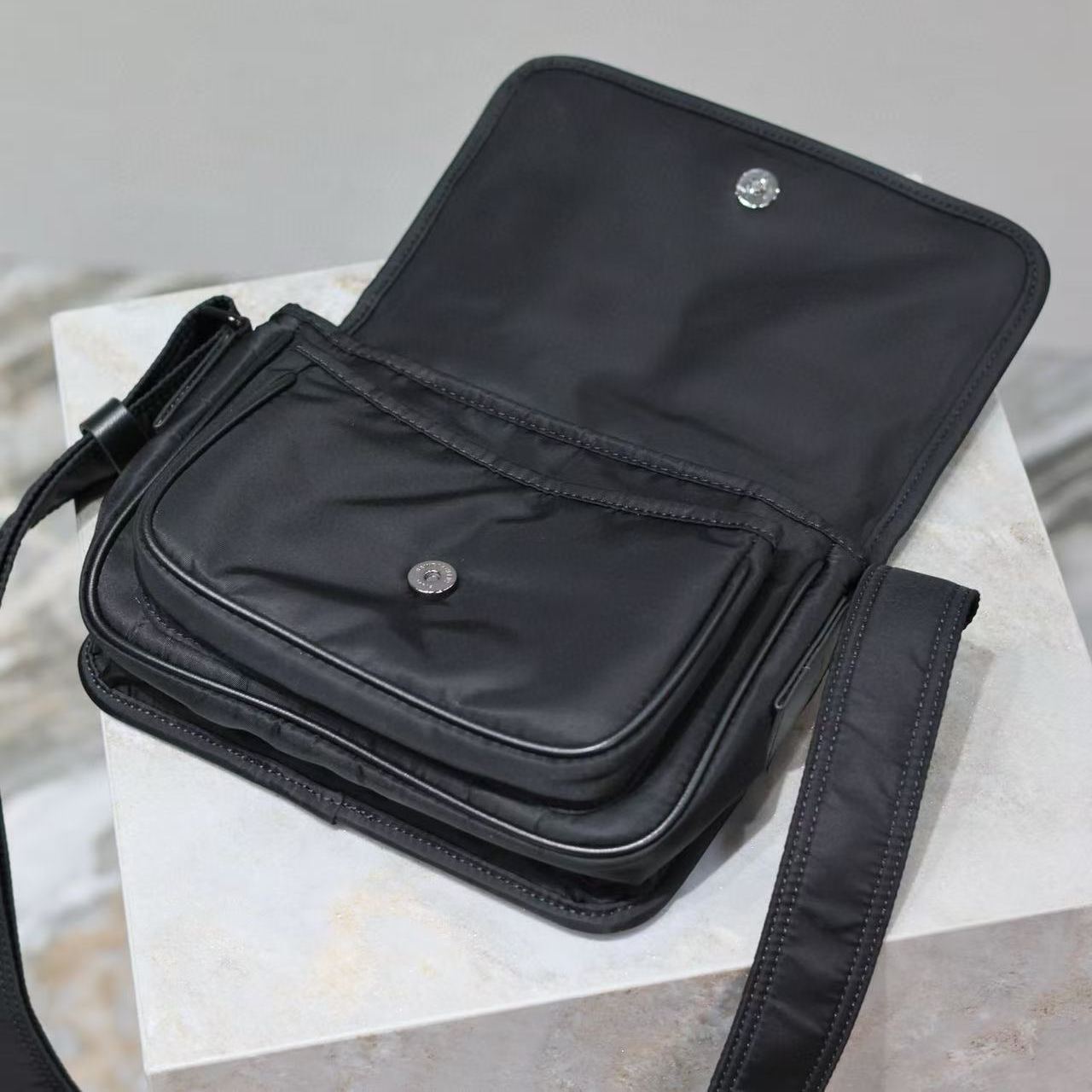 Saint Laurent YSL BV NIKI MESSANGE（757146-FACKH-1000）